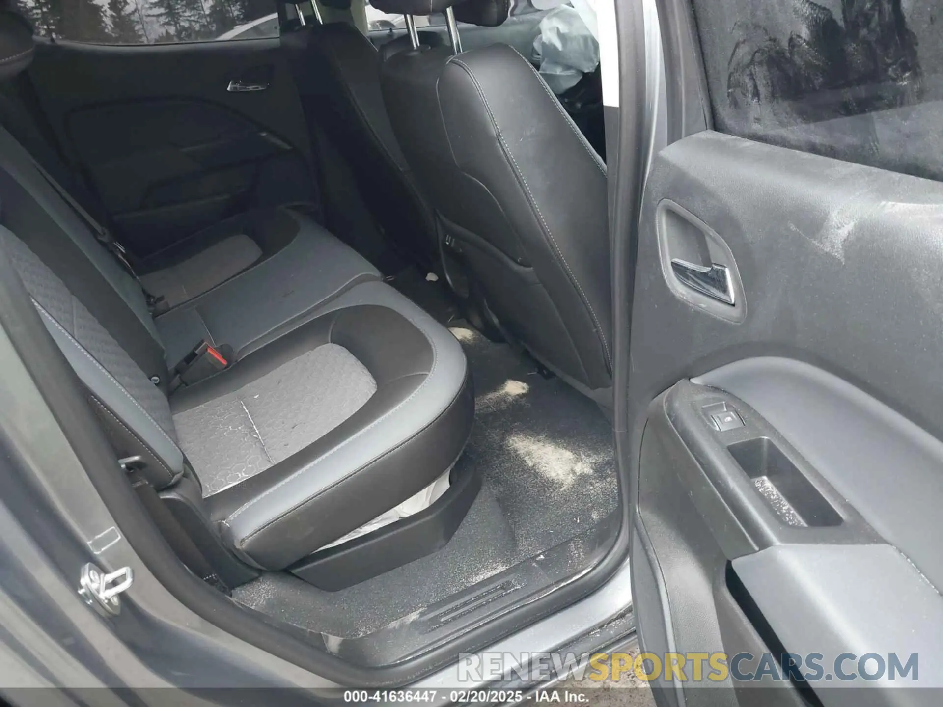 8 Photograph of a damaged car 1GCGTDEN1N1305834 CHEVROLET COLORADO 2022