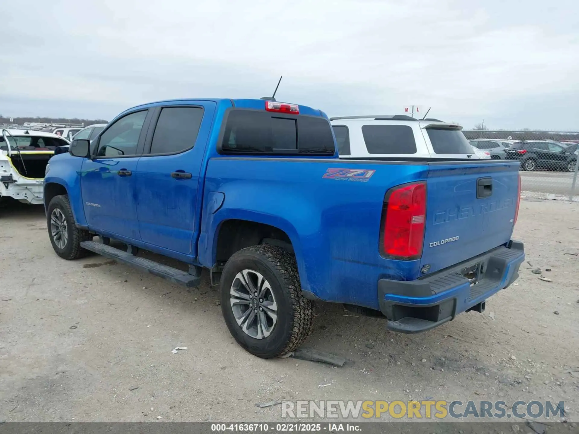 3 Photograph of a damaged car 1GCGTDEN1N1316915 CHEVROLET COLORADO 2022