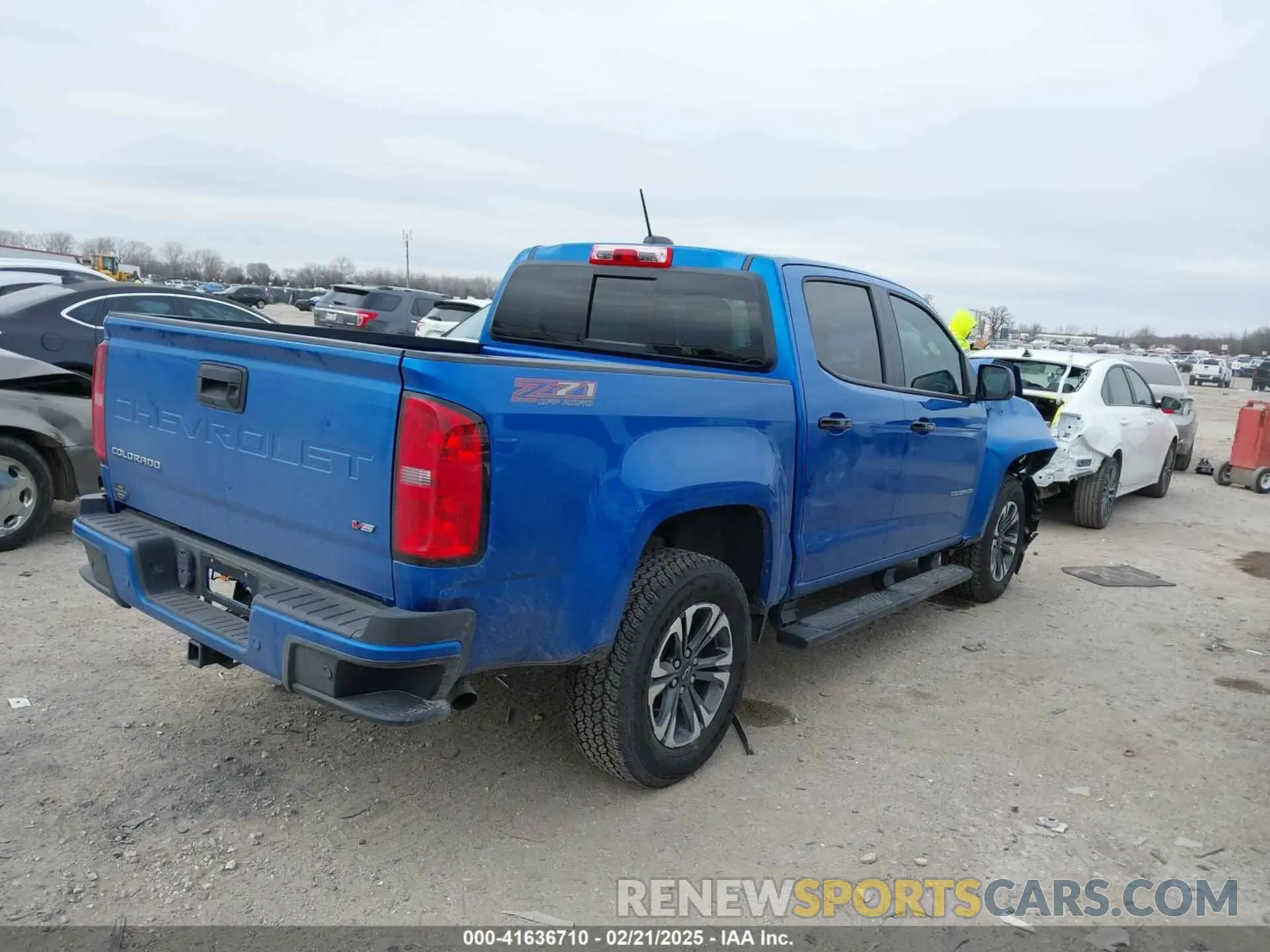 4 Photograph of a damaged car 1GCGTDEN1N1316915 CHEVROLET COLORADO 2022