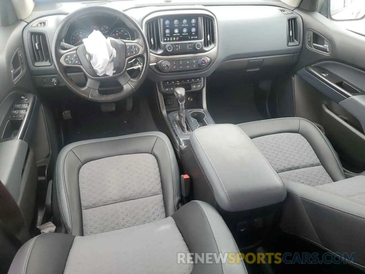 8 Photograph of a damaged car 1GCGTDEN2N1141901 CHEVROLET COLORADO 2022