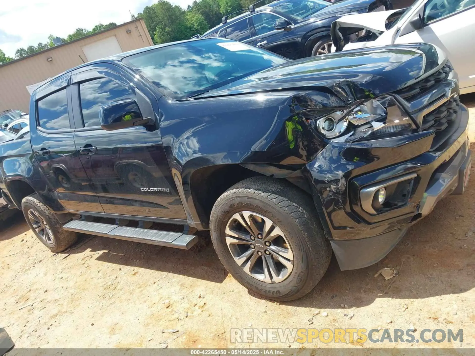 12 Photograph of a damaged car 1GCGTDEN5N1327500 CHEVROLET COLORADO 2022