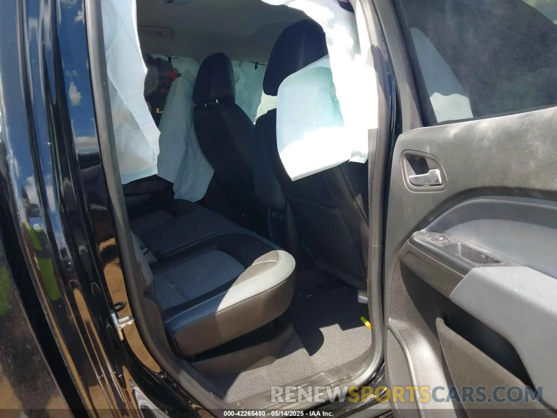 8 Photograph of a damaged car 1GCGTDEN5N1327500 CHEVROLET COLORADO 2022