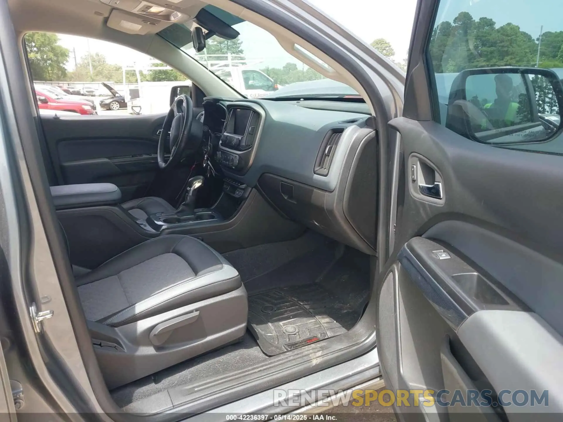 5 Photograph of a damaged car 1GCGTDEN6N1153159 CHEVROLET COLORADO 2022