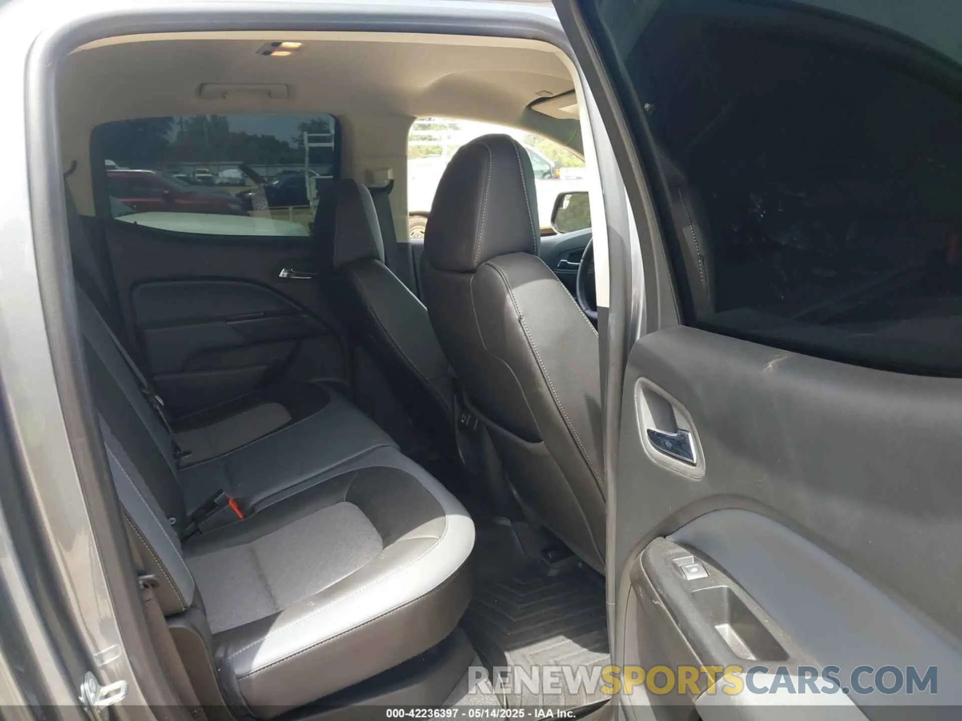 8 Photograph of a damaged car 1GCGTDEN6N1153159 CHEVROLET COLORADO 2022