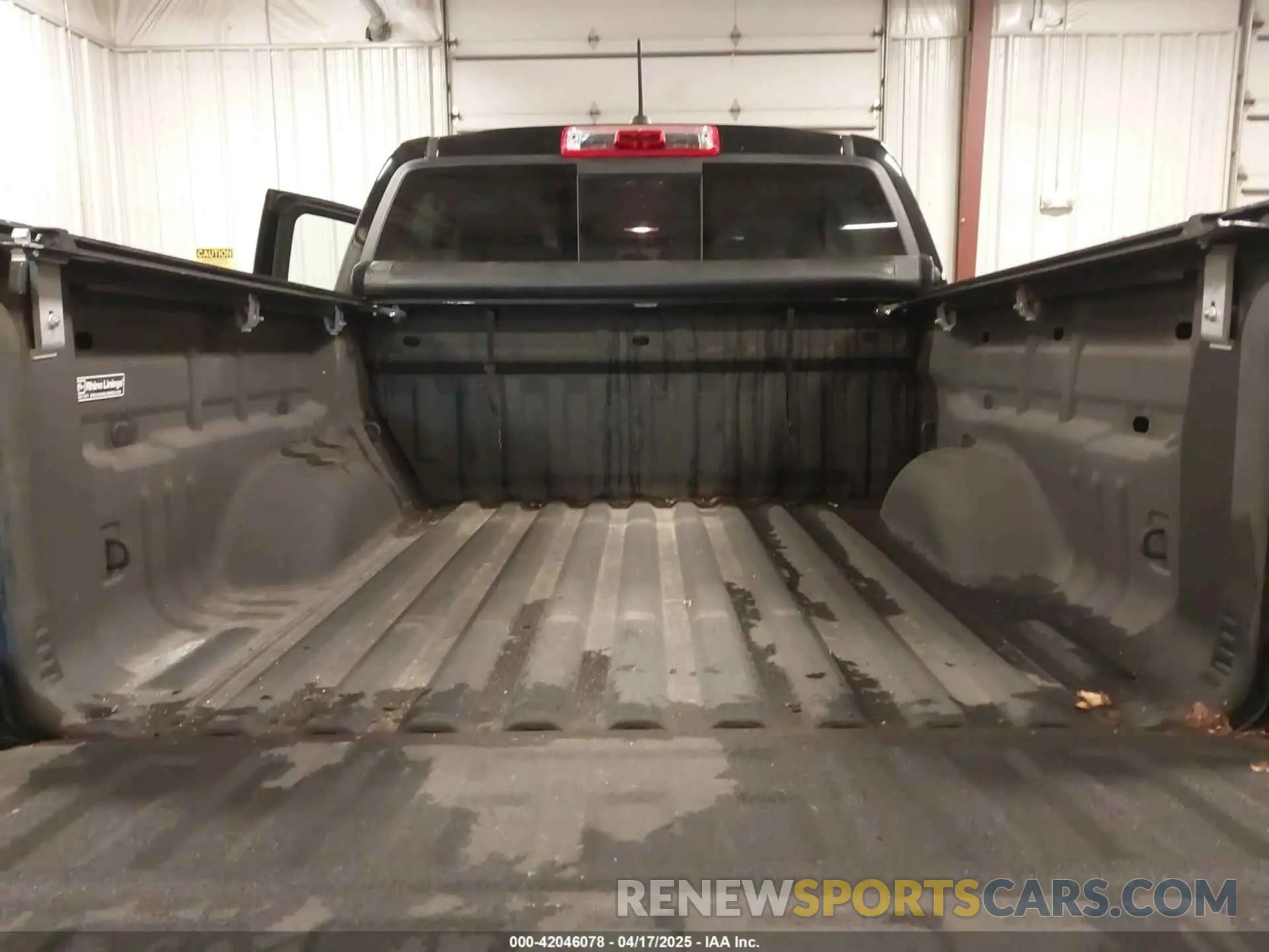 18 Photograph of a damaged car 1GCGTDEN7N1123152 CHEVROLET COLORADO 2022