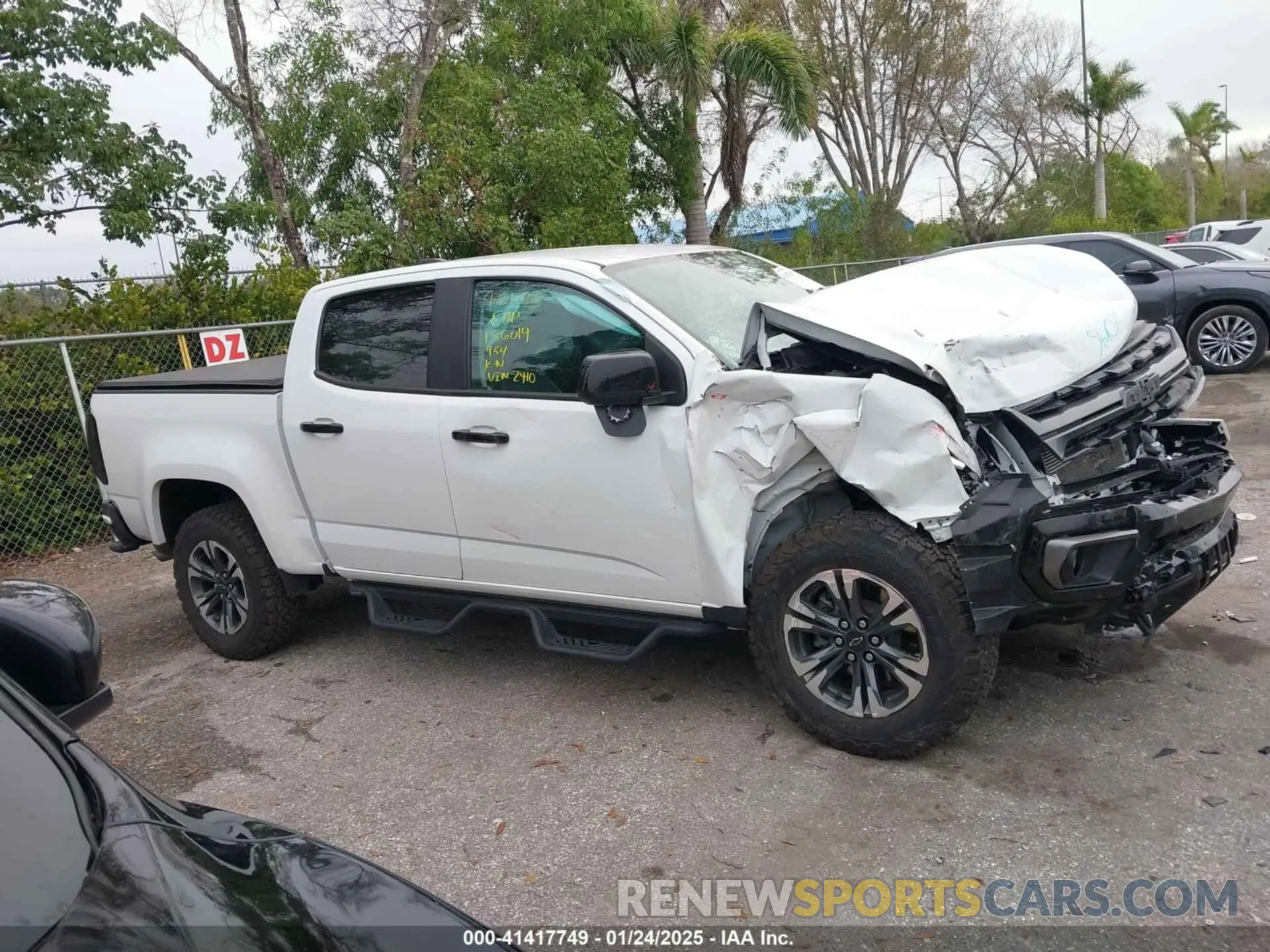 13 Photograph of a damaged car 1GCGTDEN7N1332410 CHEVROLET COLORADO 2022