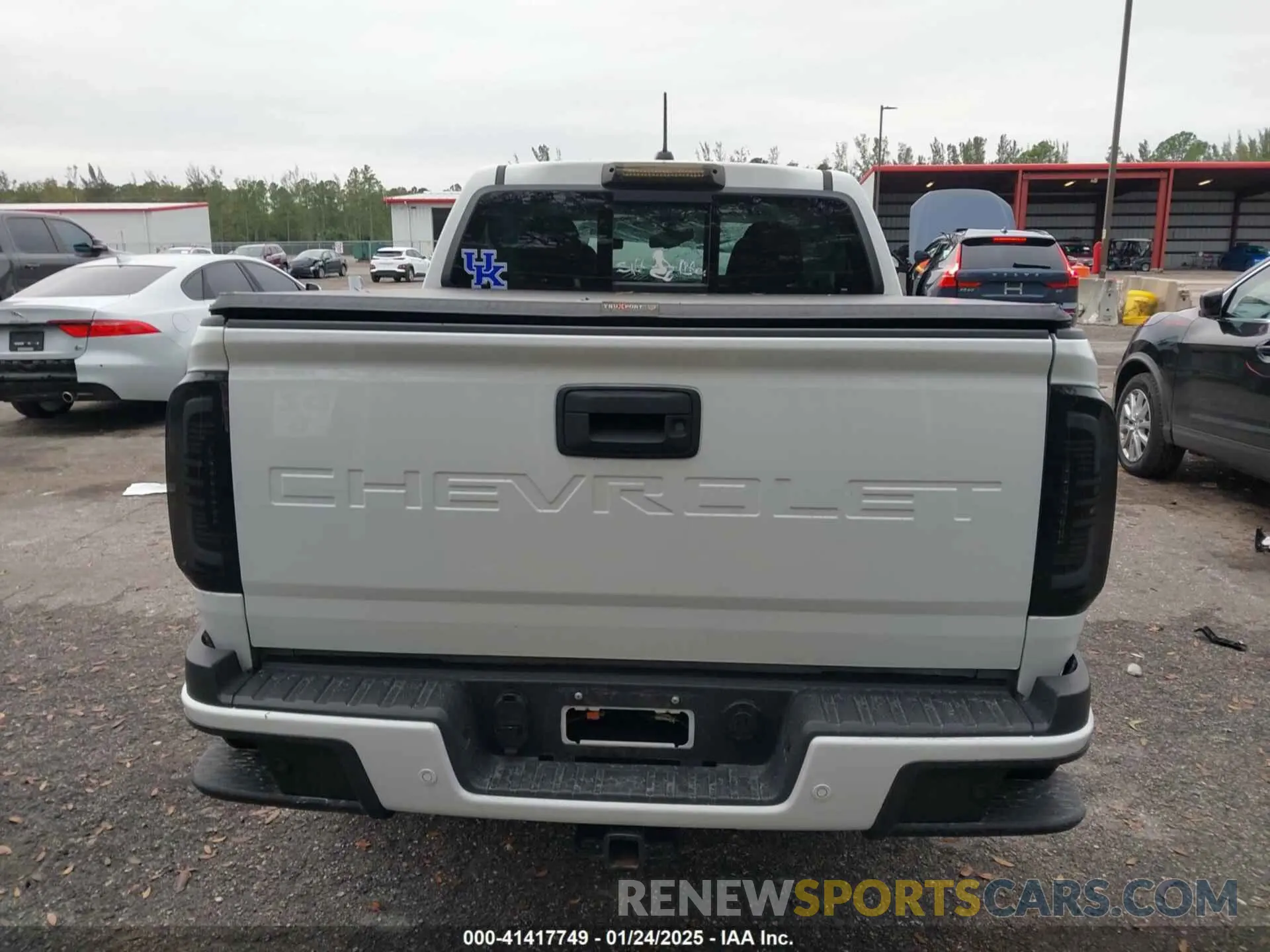 16 Photograph of a damaged car 1GCGTDEN7N1332410 CHEVROLET COLORADO 2022