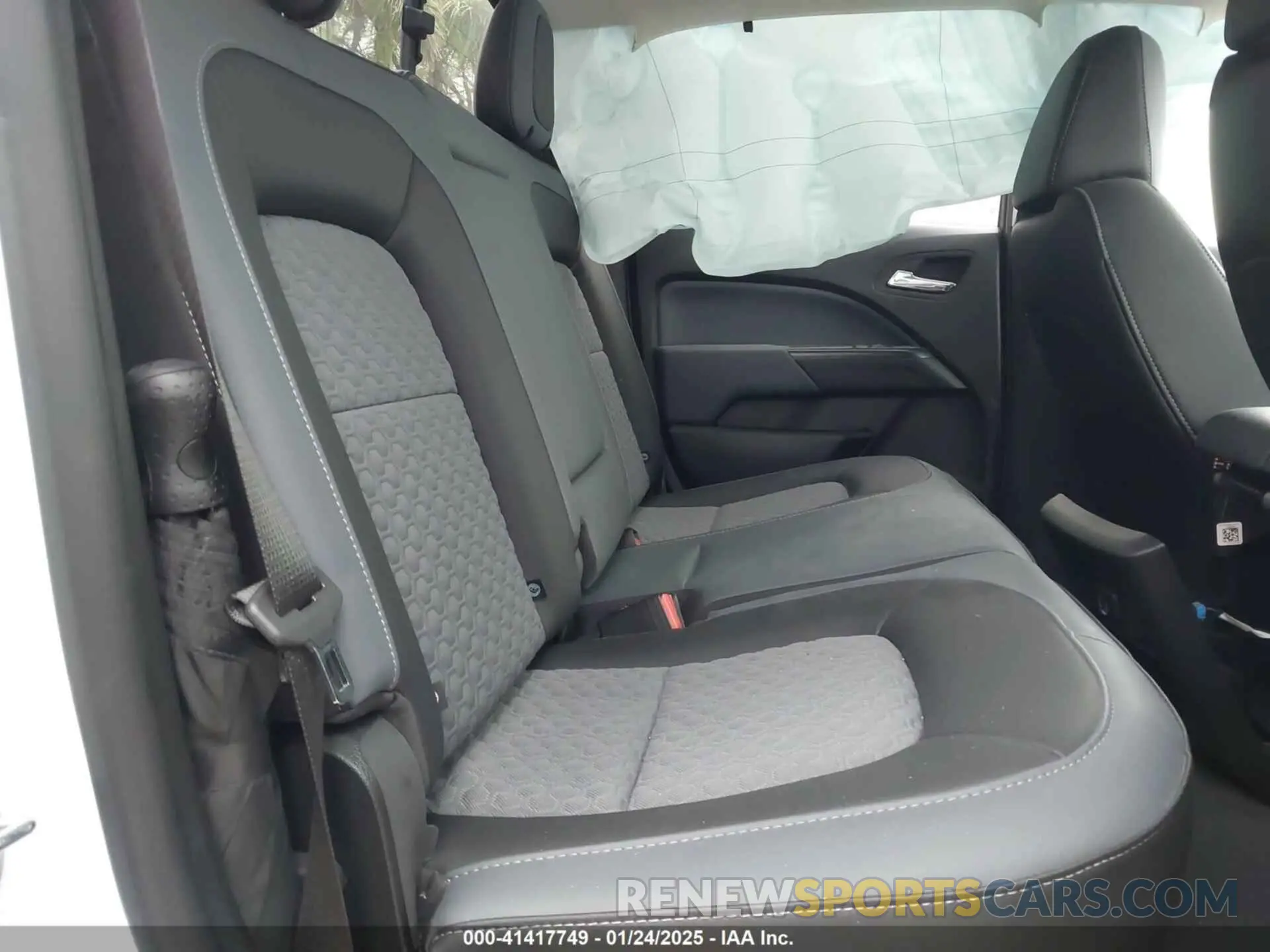 8 Photograph of a damaged car 1GCGTDEN7N1332410 CHEVROLET COLORADO 2022
