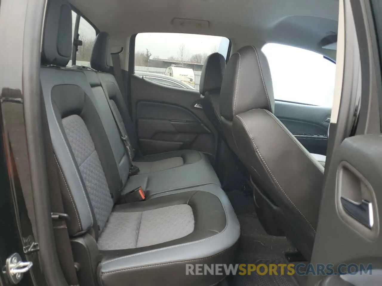 10 Photograph of a damaged car 1GCGTDEN8N1330939 CHEVROLET COLORADO 2022