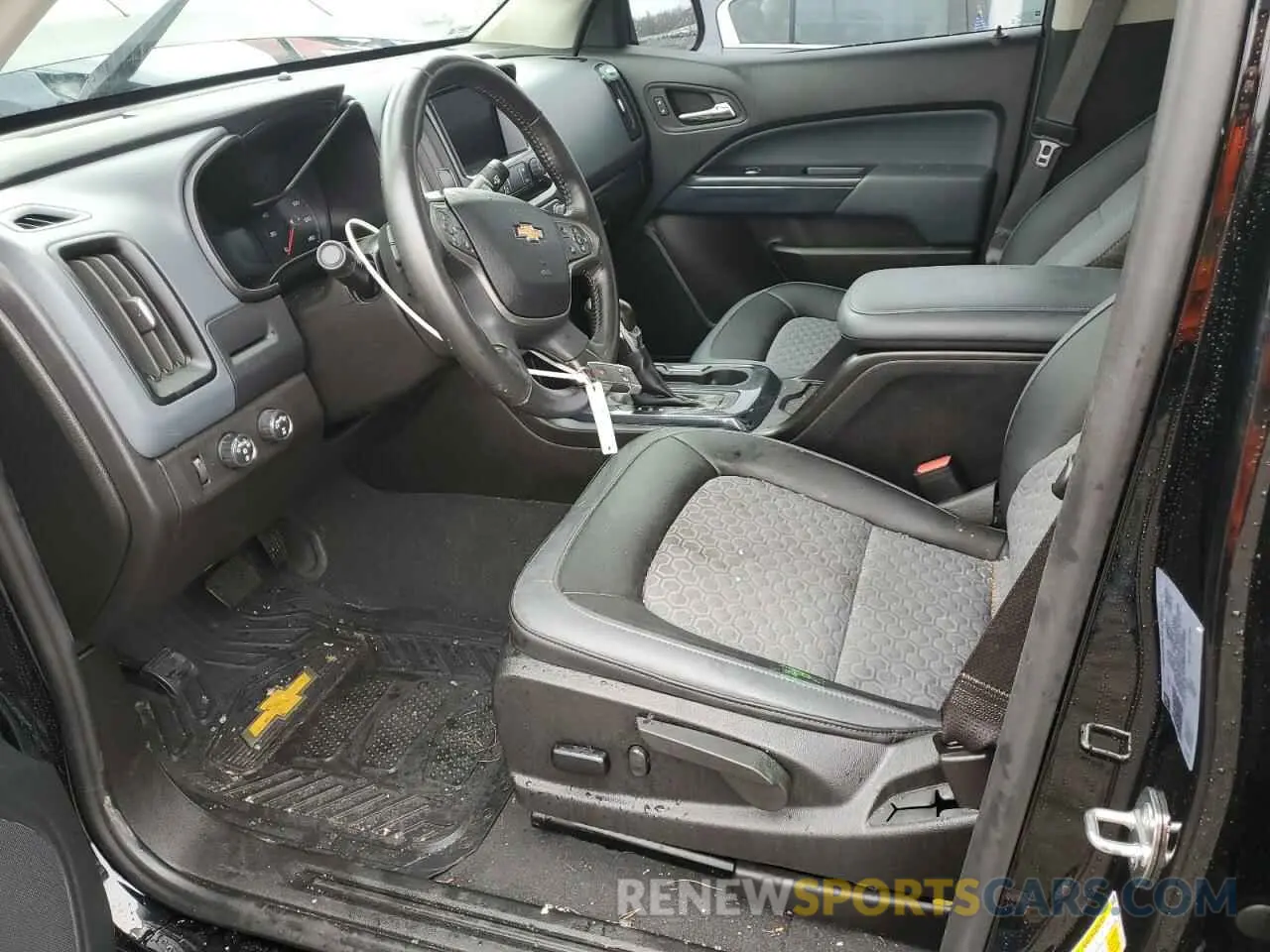 7 Photograph of a damaged car 1GCGTDEN8N1330939 CHEVROLET COLORADO 2022