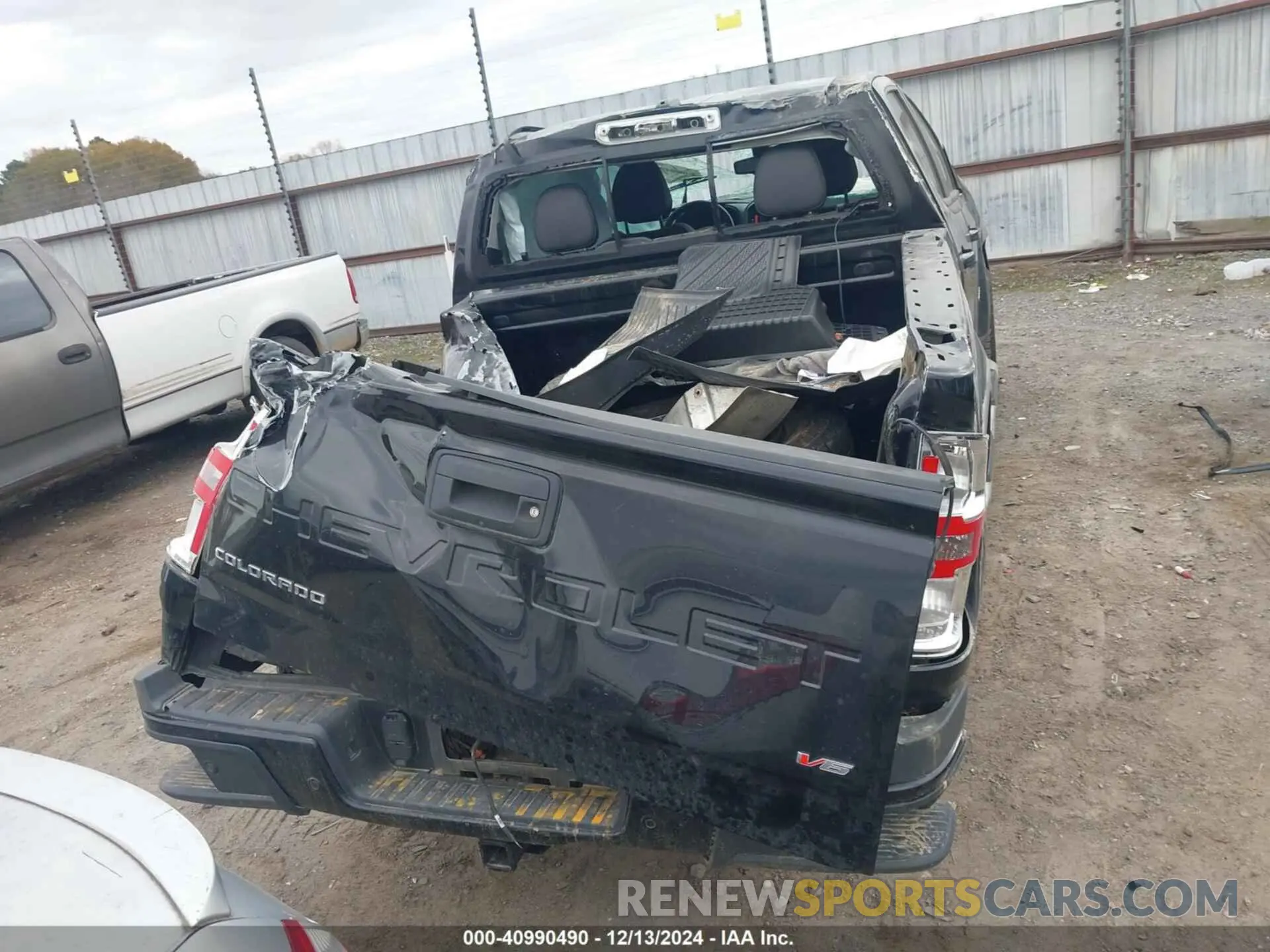 16 Photograph of a damaged car 1GCGTDENXN1136509 CHEVROLET COLORADO 2022
