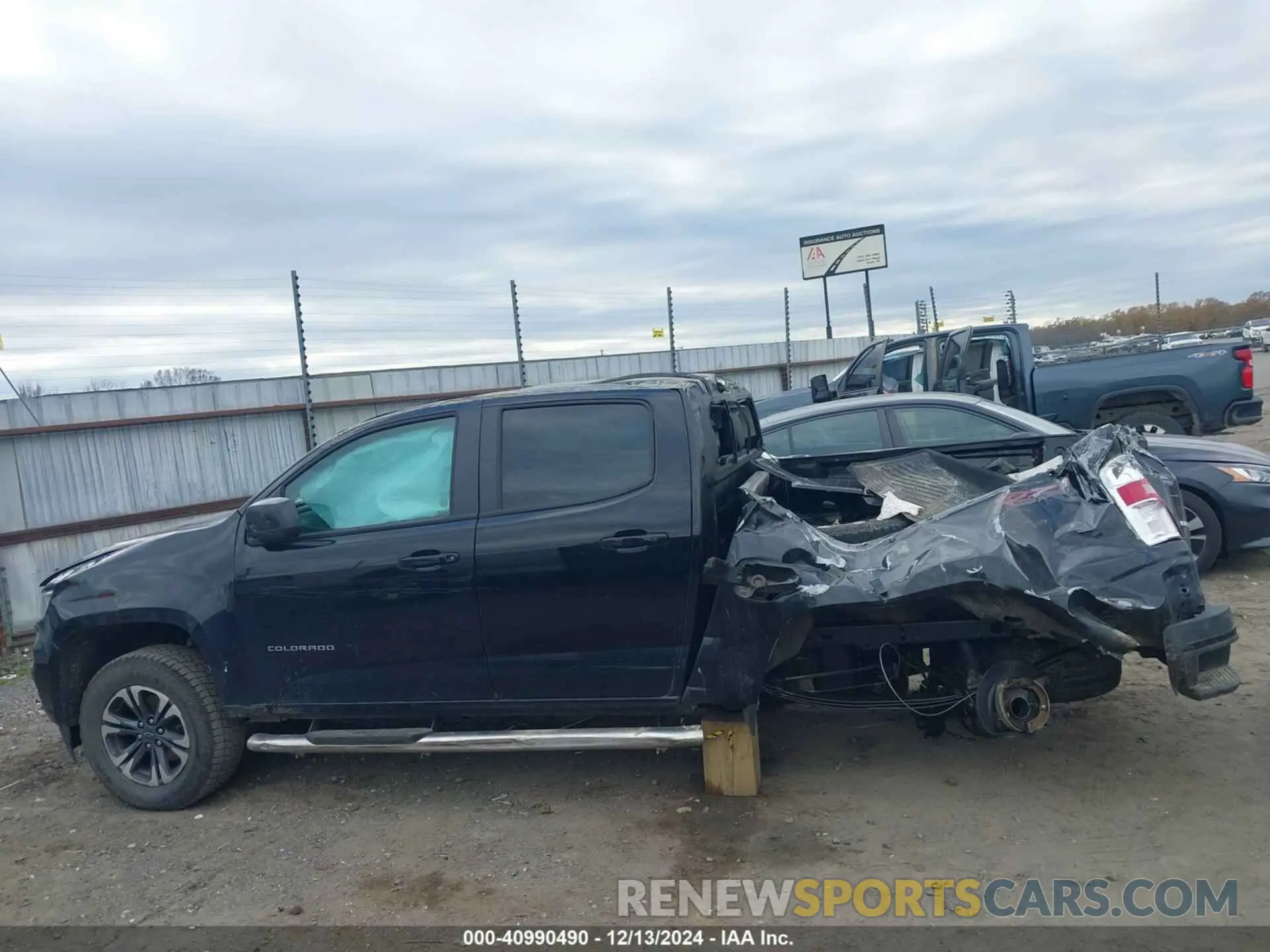 19 Photograph of a damaged car 1GCGTDENXN1136509 CHEVROLET COLORADO 2022