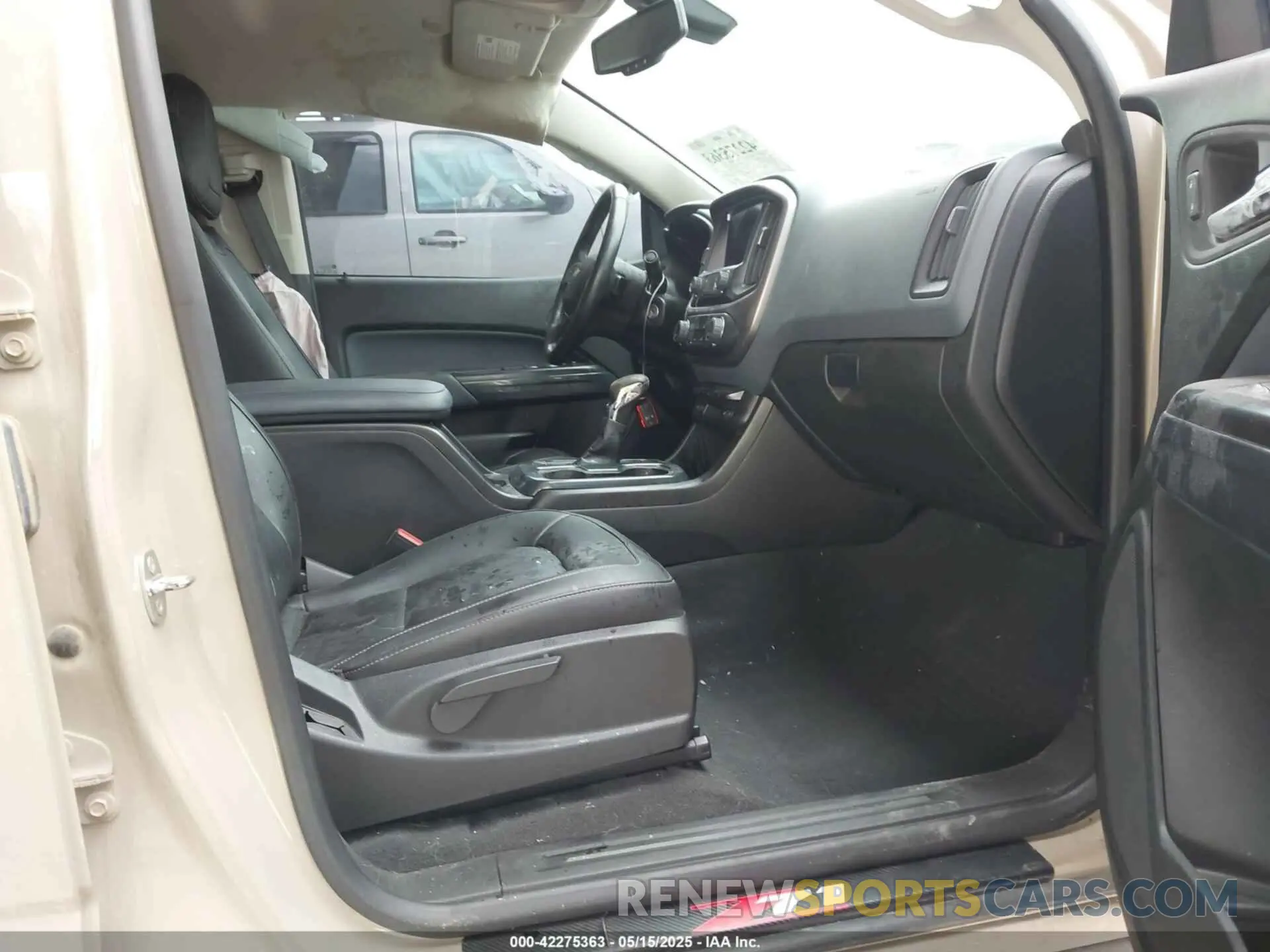 5 Photograph of a damaged car 1GCGTDENXN1280108 CHEVROLET COLORADO 2022