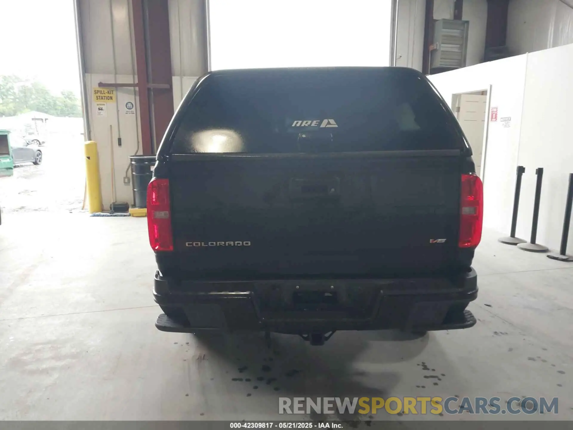 16 Photograph of a damaged car 1GCGTDENXN1323376 CHEVROLET COLORADO 2022