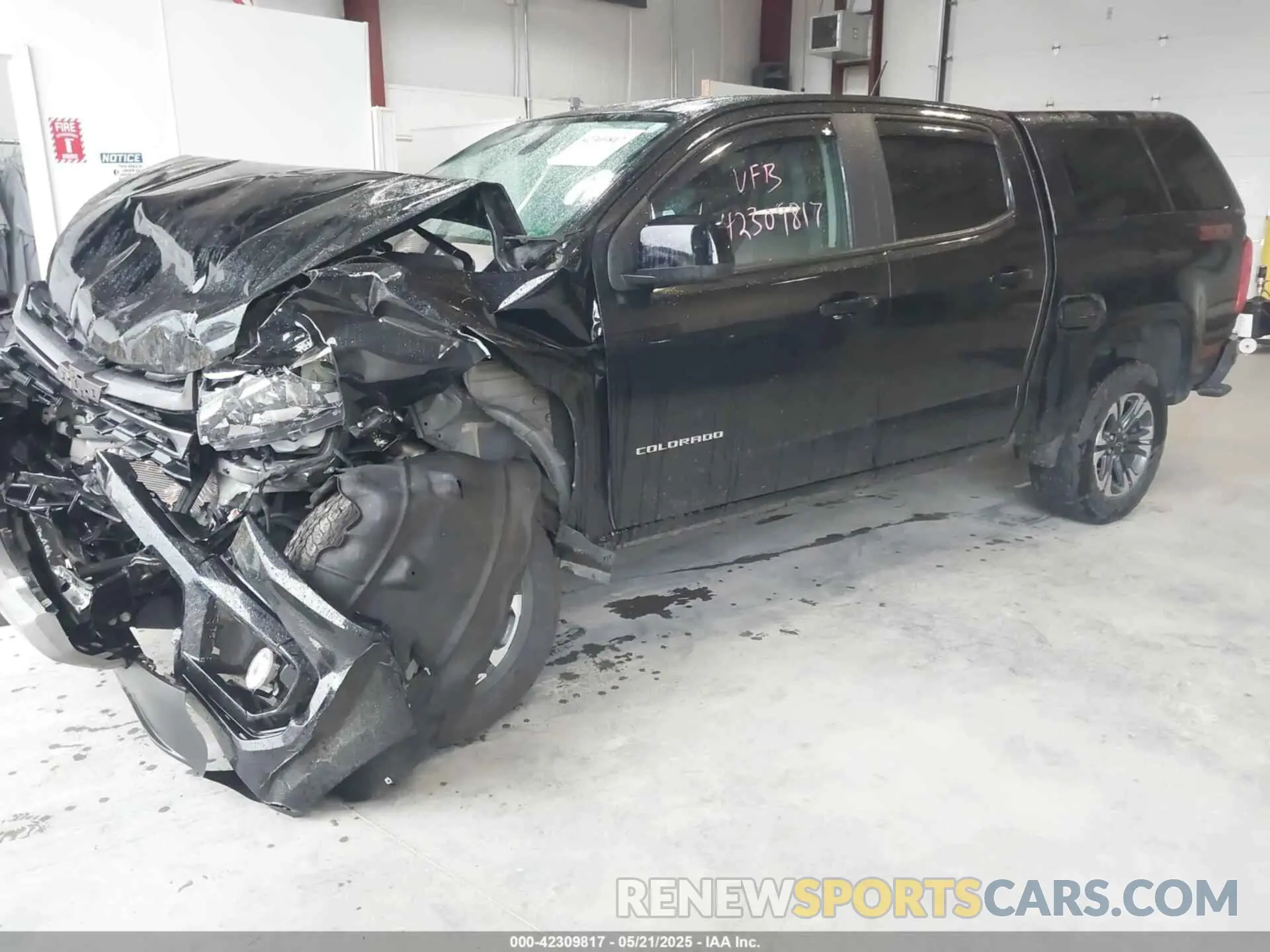2 Photograph of a damaged car 1GCGTDENXN1323376 CHEVROLET COLORADO 2022