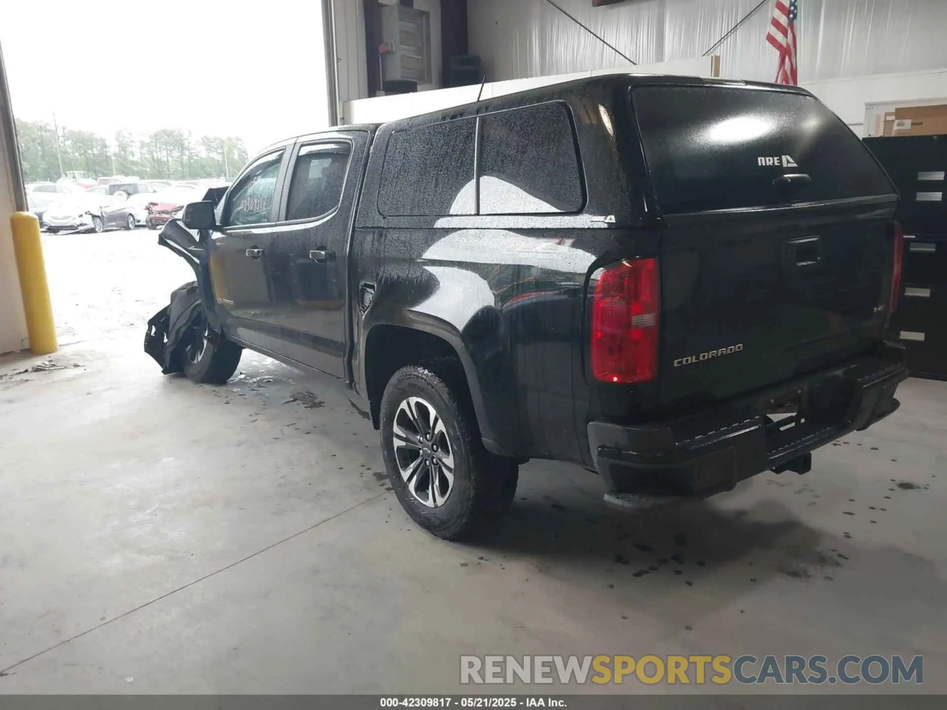 3 Photograph of a damaged car 1GCGTDENXN1323376 CHEVROLET COLORADO 2022