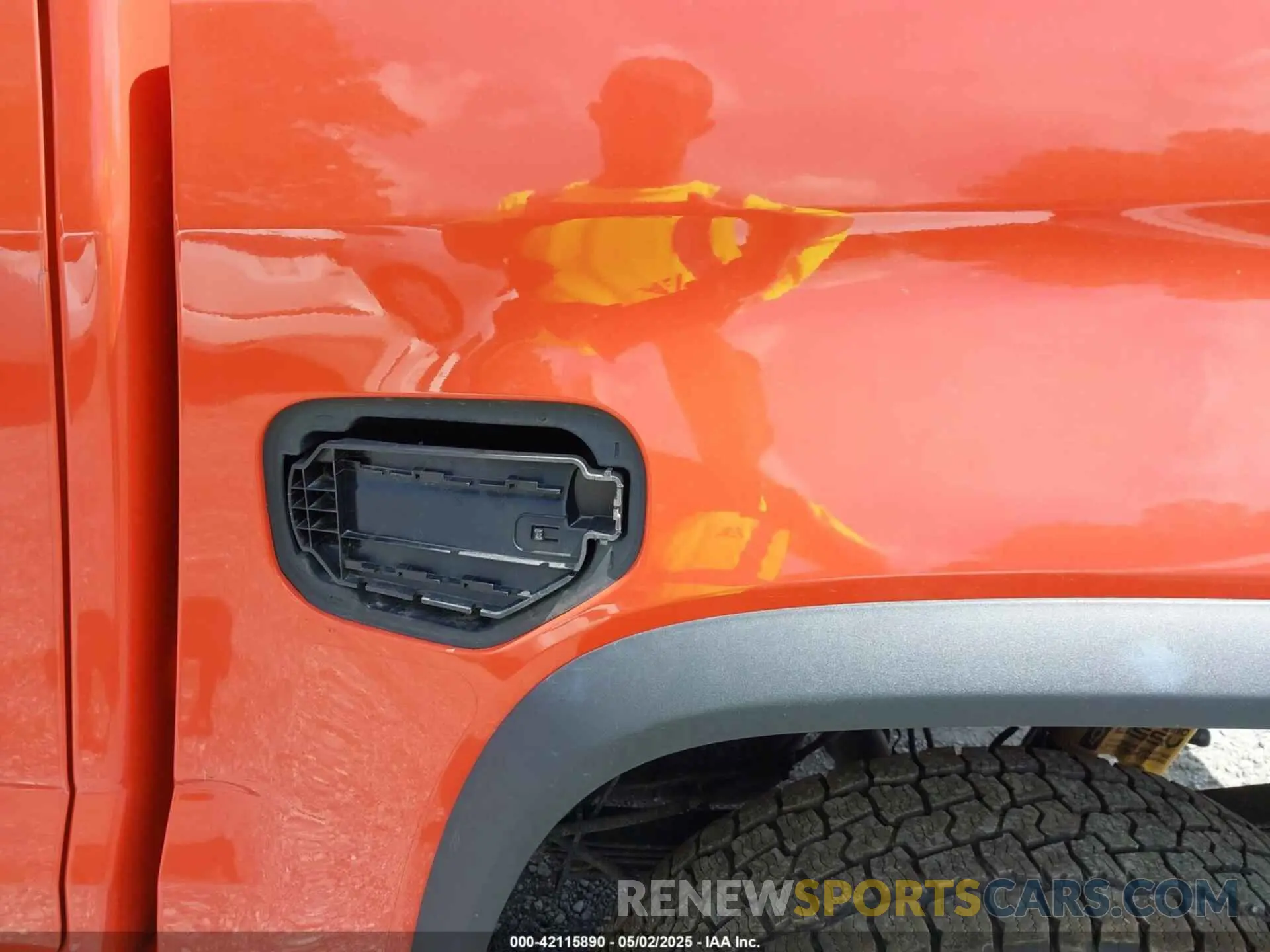 12 Photograph of a damaged car 1GCGTEEN1N1110502 CHEVROLET COLORADO 2022