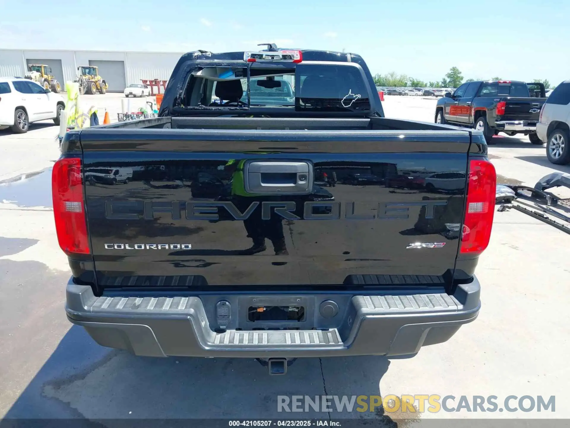 17 Photograph of a damaged car 1GCGTEEN6N1326782 CHEVROLET COLORADO 2022