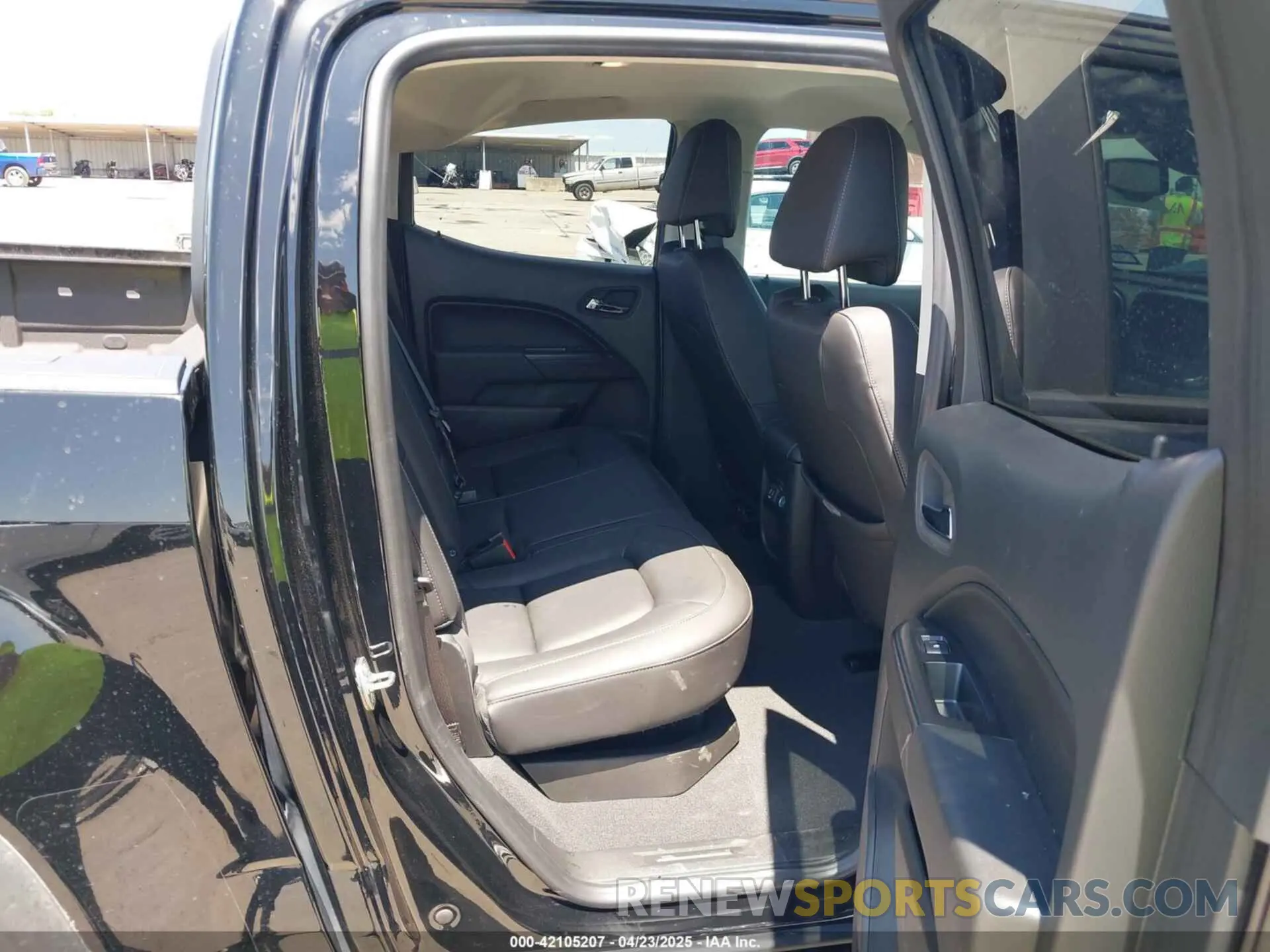 8 Photograph of a damaged car 1GCGTEEN6N1326782 CHEVROLET COLORADO 2022