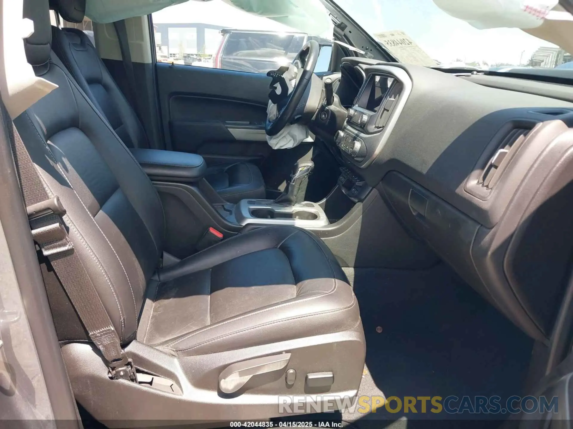 5 Photograph of a damaged car 1GCGTEEN7N1224682 CHEVROLET COLORADO 2022