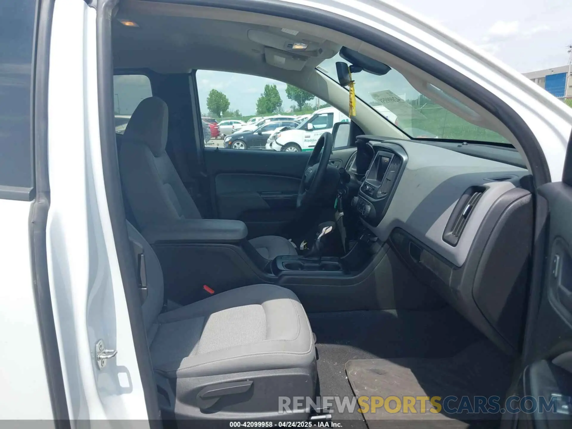 5 Photograph of a damaged car 1GCHSBEA0N1125804 CHEVROLET COLORADO 2022