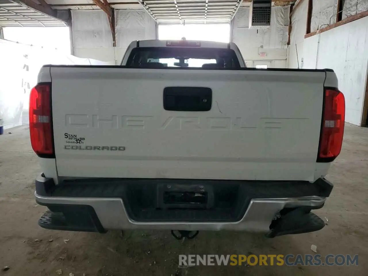 6 Photograph of a damaged car 1GCHSBEA2N1255924 CHEVROLET COLORADO 2022