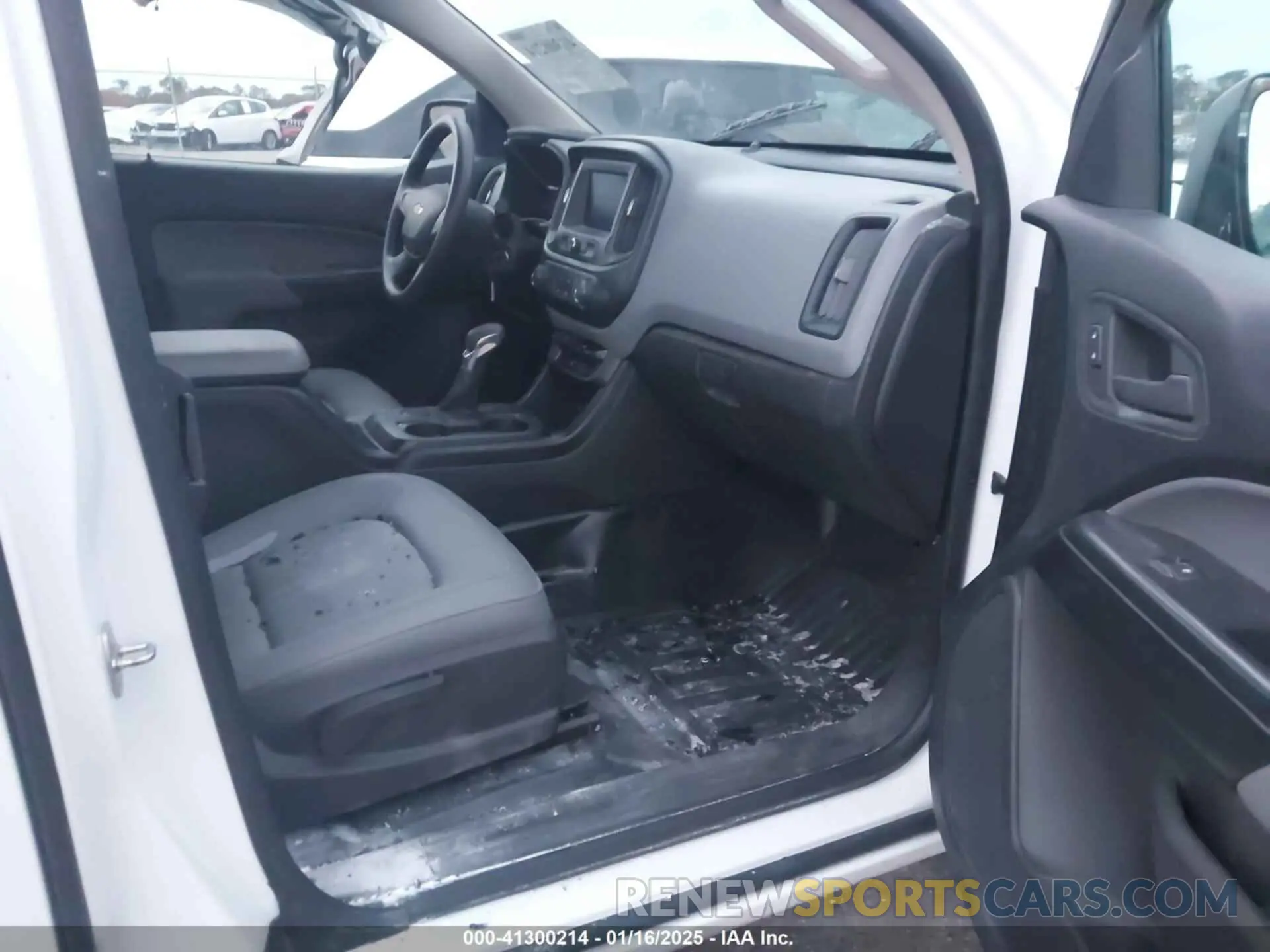 5 Photograph of a damaged car 1GCHSBEA8N1264935 CHEVROLET COLORADO 2022