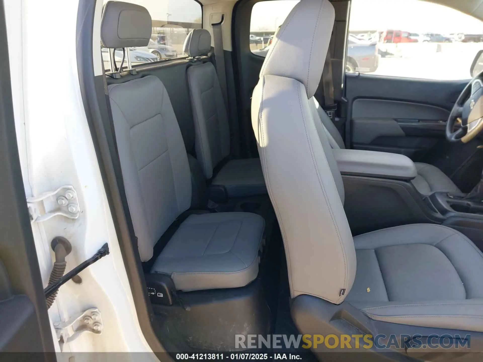 8 Photograph of a damaged car 1GCHSBEN6N1259669 CHEVROLET COLORADO 2022