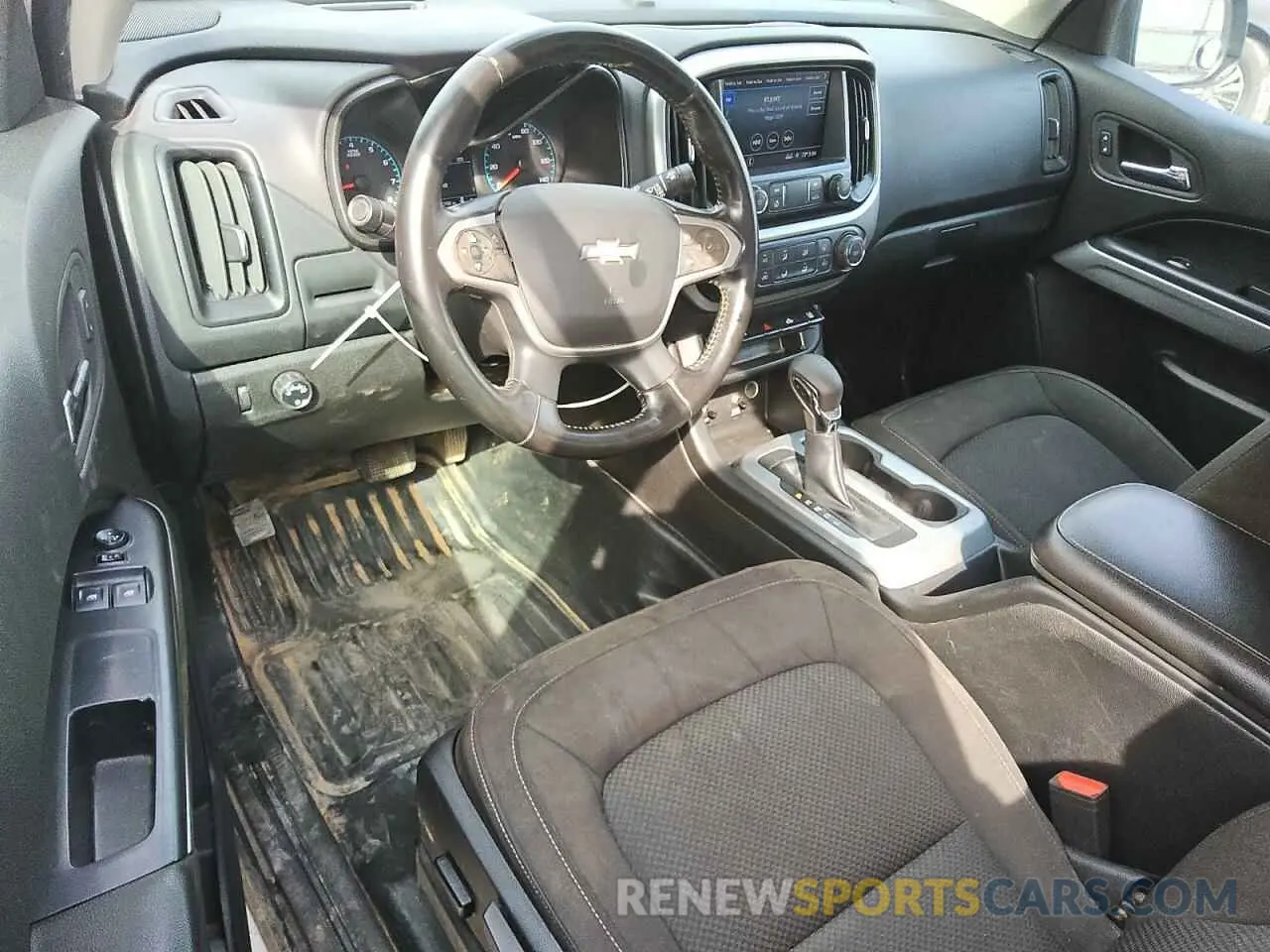8 Photograph of a damaged car 1GCHSCEA0N1116610 CHEVROLET COLORADO 2022