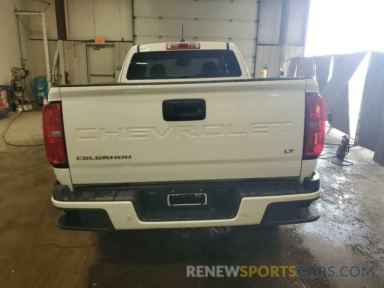 6 Photograph of a damaged car 1GCHSCEA0N1127770 CHEVROLET COLORADO 2022