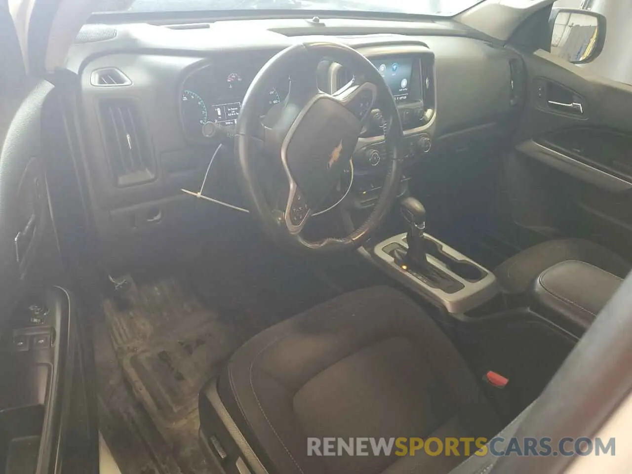 8 Photograph of a damaged car 1GCHSCEA0N1127770 CHEVROLET COLORADO 2022