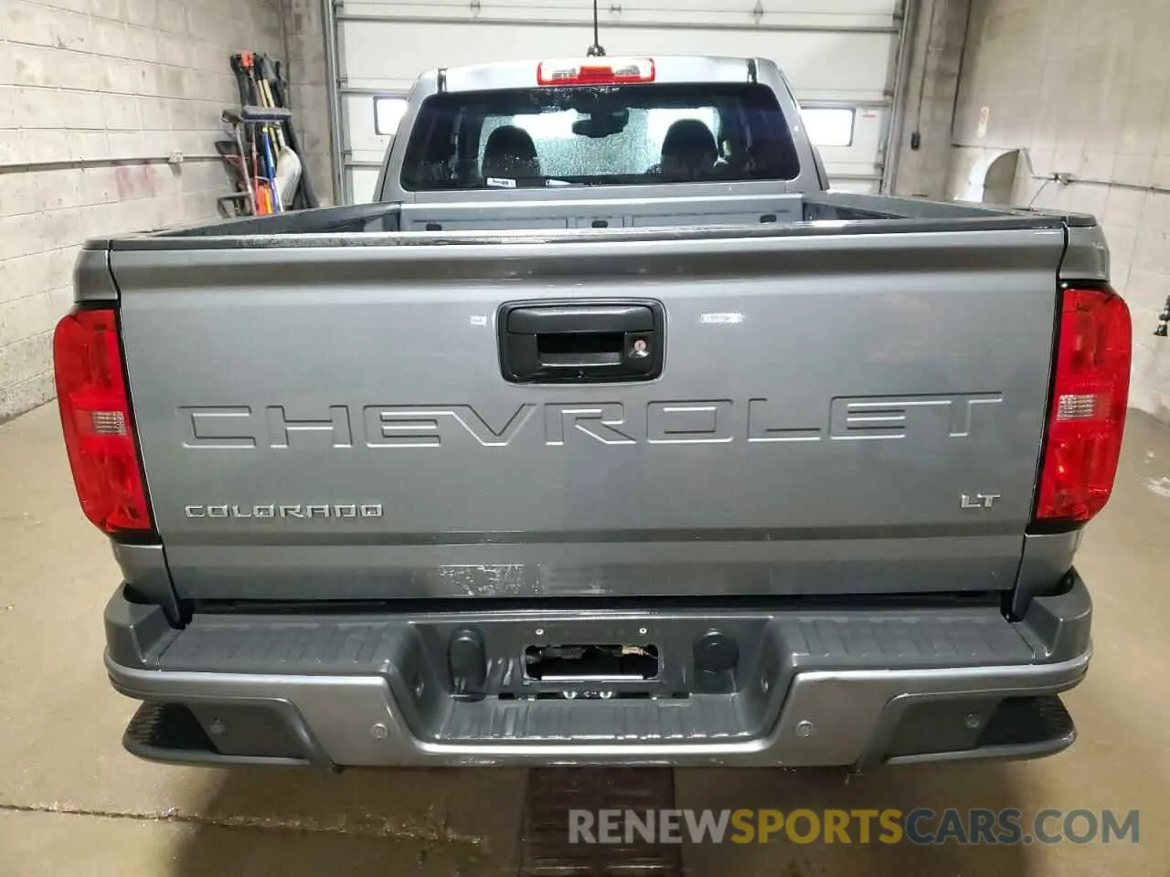 6 Photograph of a damaged car 1GCHSCEA0N1181862 CHEVROLET COLORADO 2022