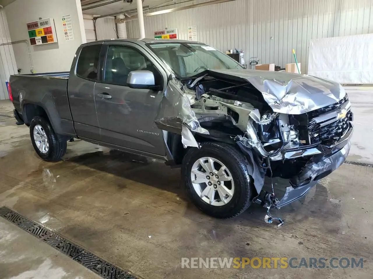4 Photograph of a damaged car 1GCHSCEA1N1176220 CHEVROLET COLORADO 2022