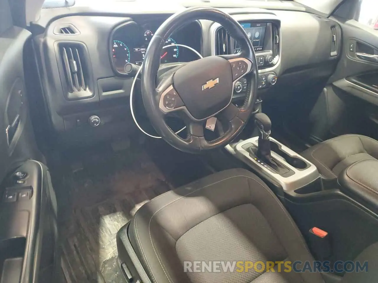 8 Photograph of a damaged car 1GCHSCEA1N1176220 CHEVROLET COLORADO 2022