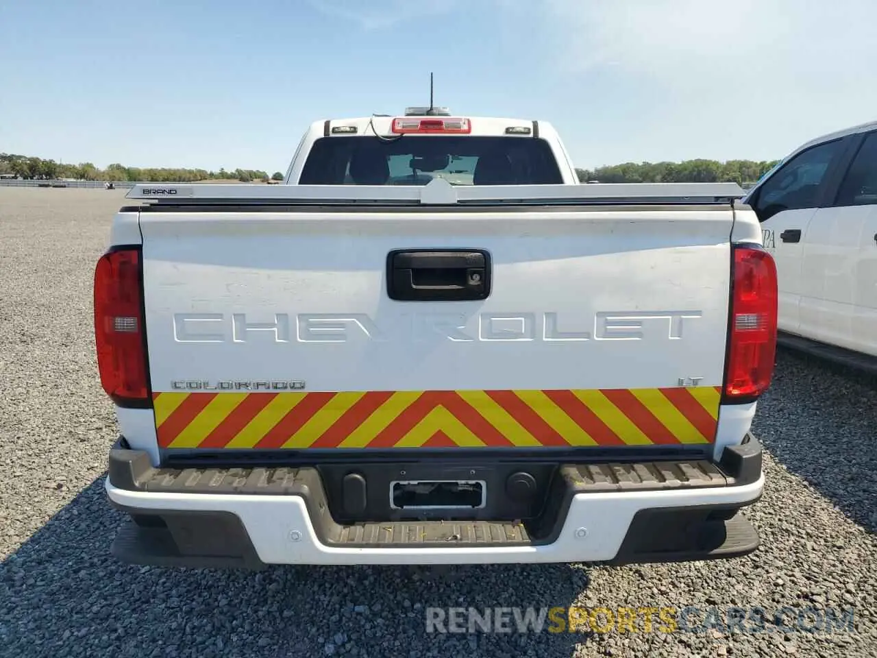 6 Photograph of a damaged car 1GCHSCEA2N1117046 CHEVROLET COLORADO 2022