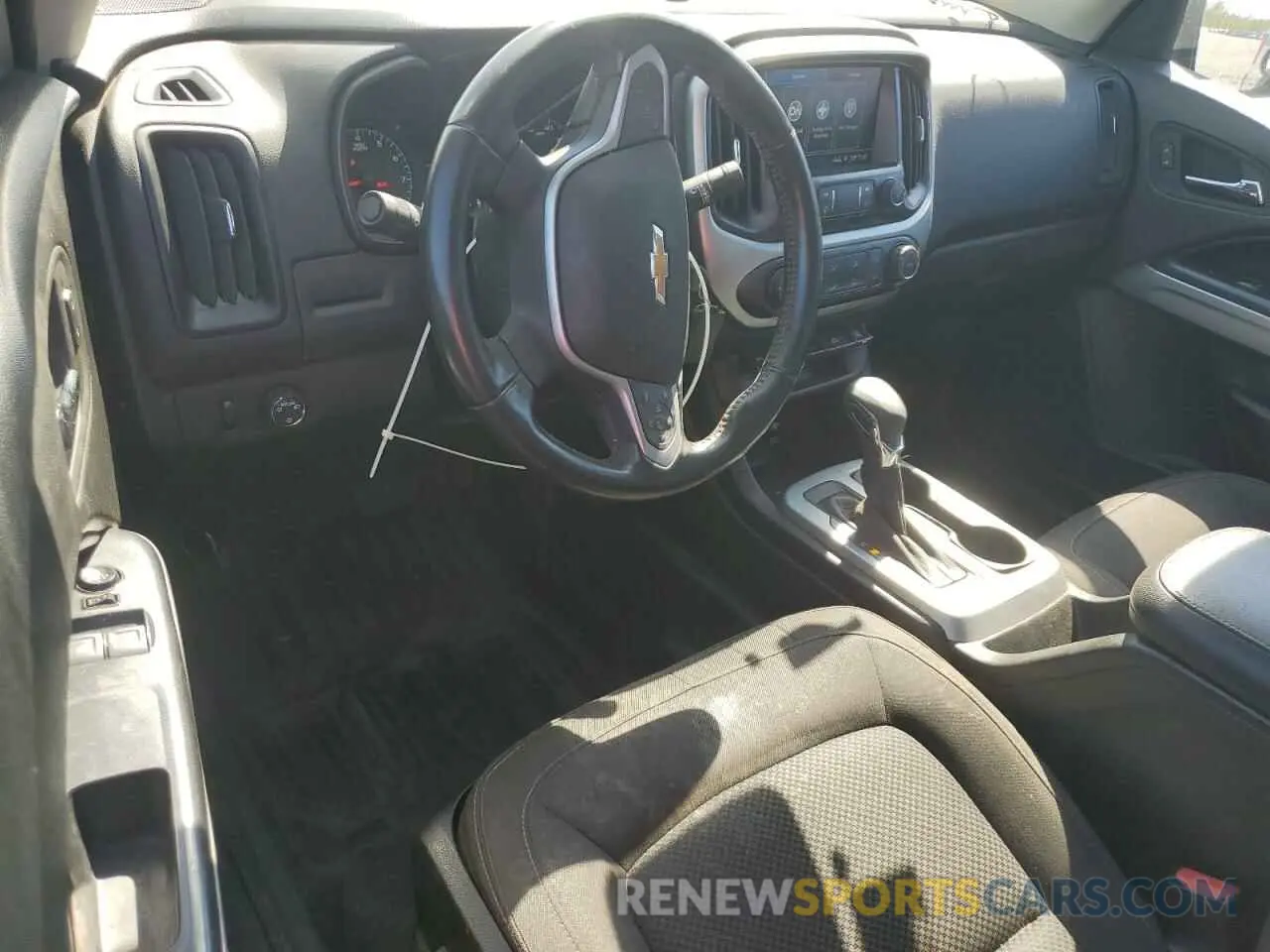 8 Photograph of a damaged car 1GCHSCEA2N1117046 CHEVROLET COLORADO 2022