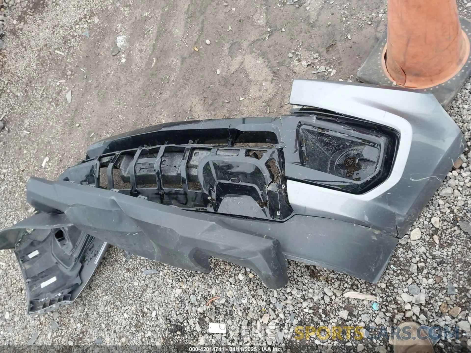 12 Photograph of a damaged car 1GCHSCEA3N1158107 CHEVROLET COLORADO 2022