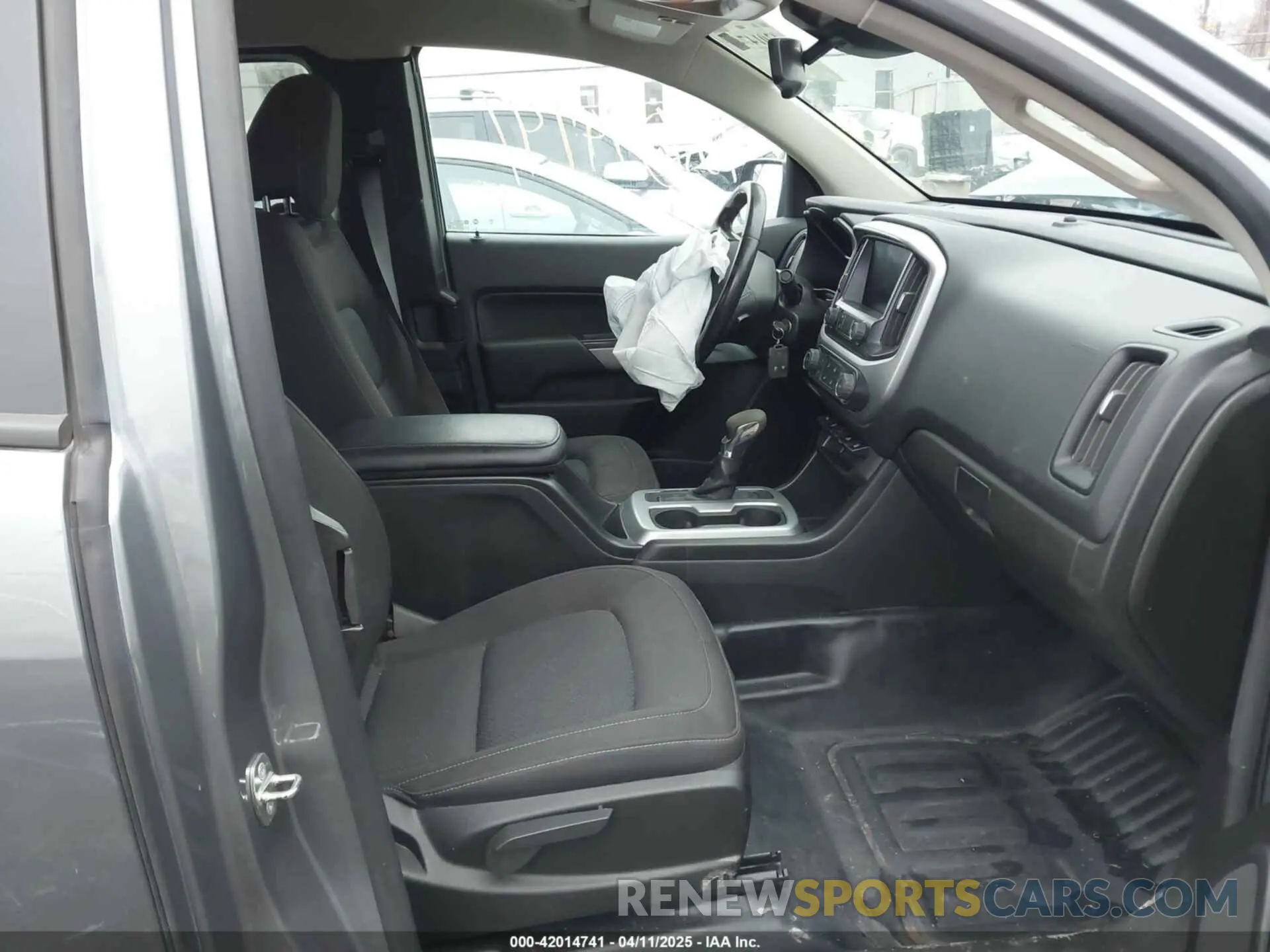 5 Photograph of a damaged car 1GCHSCEA3N1158107 CHEVROLET COLORADO 2022
