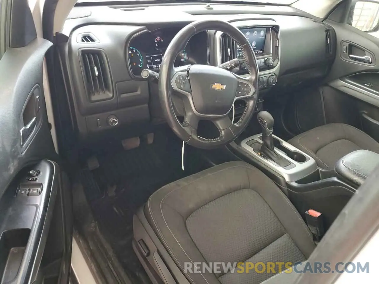 8 Photograph of a damaged car 1GCHSCEA4N1233767 CHEVROLET COLORADO 2022