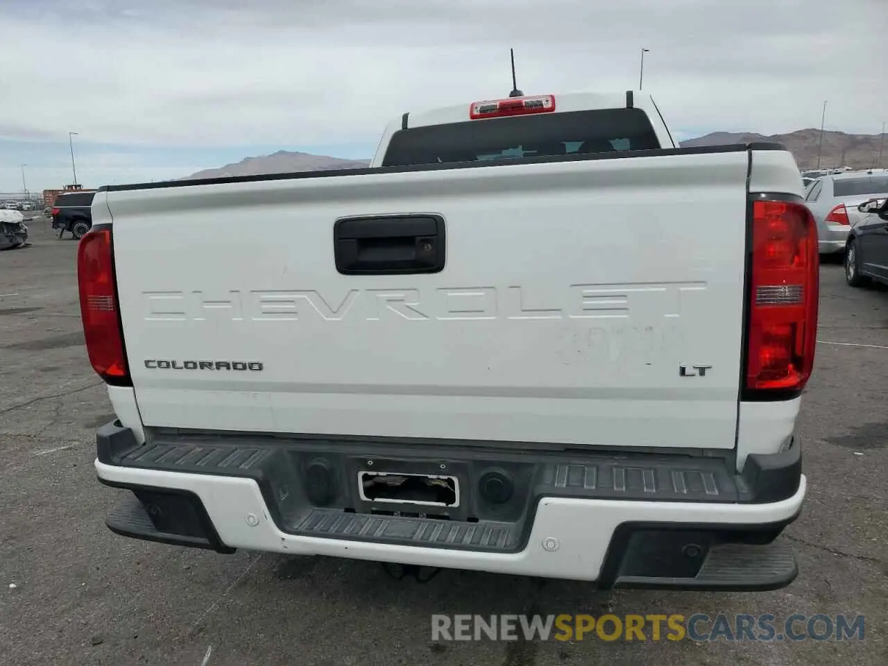 6 Photograph of a damaged car 1GCHSCEA5N1236984 CHEVROLET COLORADO 2022