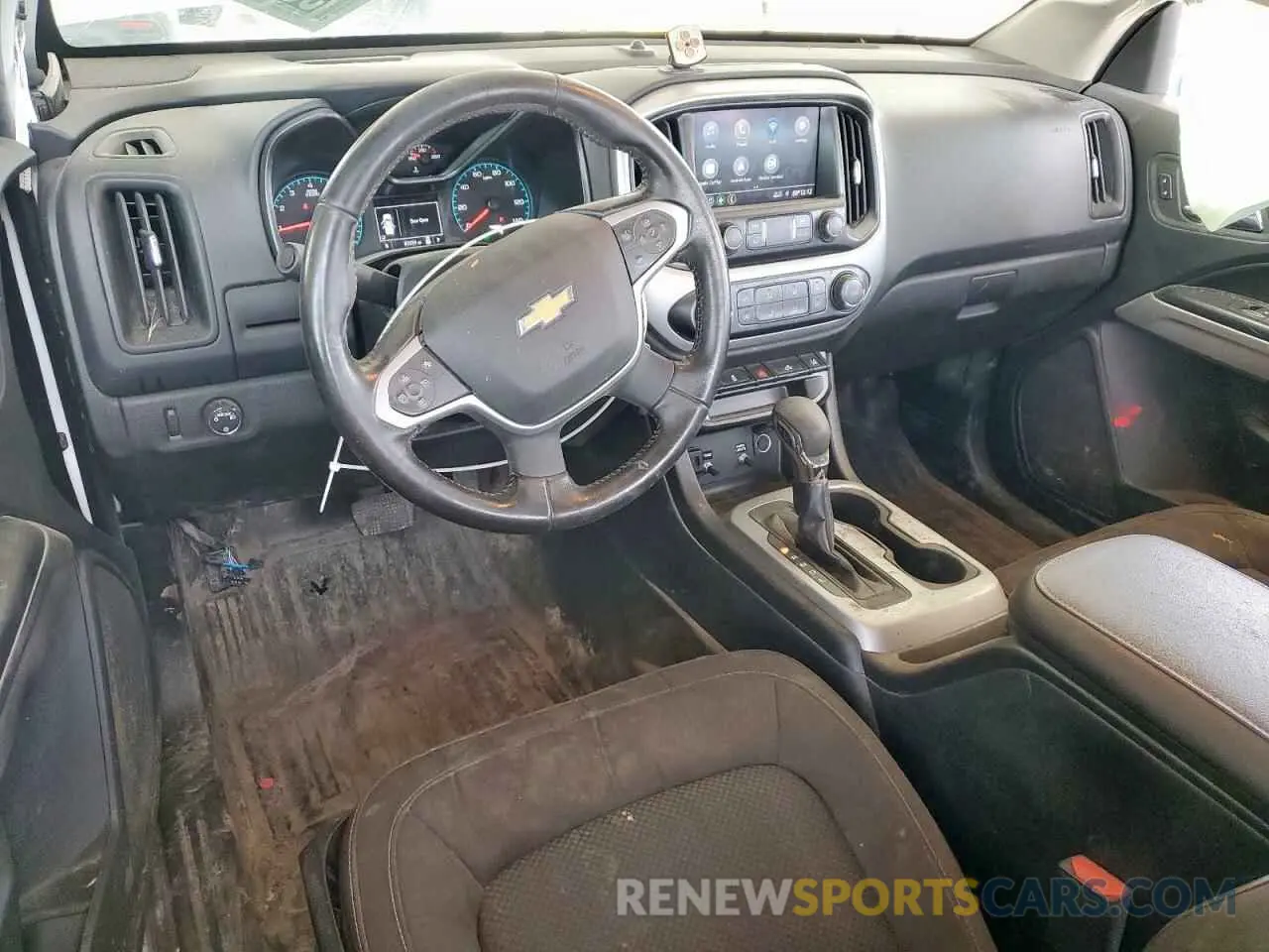 8 Photograph of a damaged car 1GCHSCEA6N1118071 CHEVROLET COLORADO 2022
