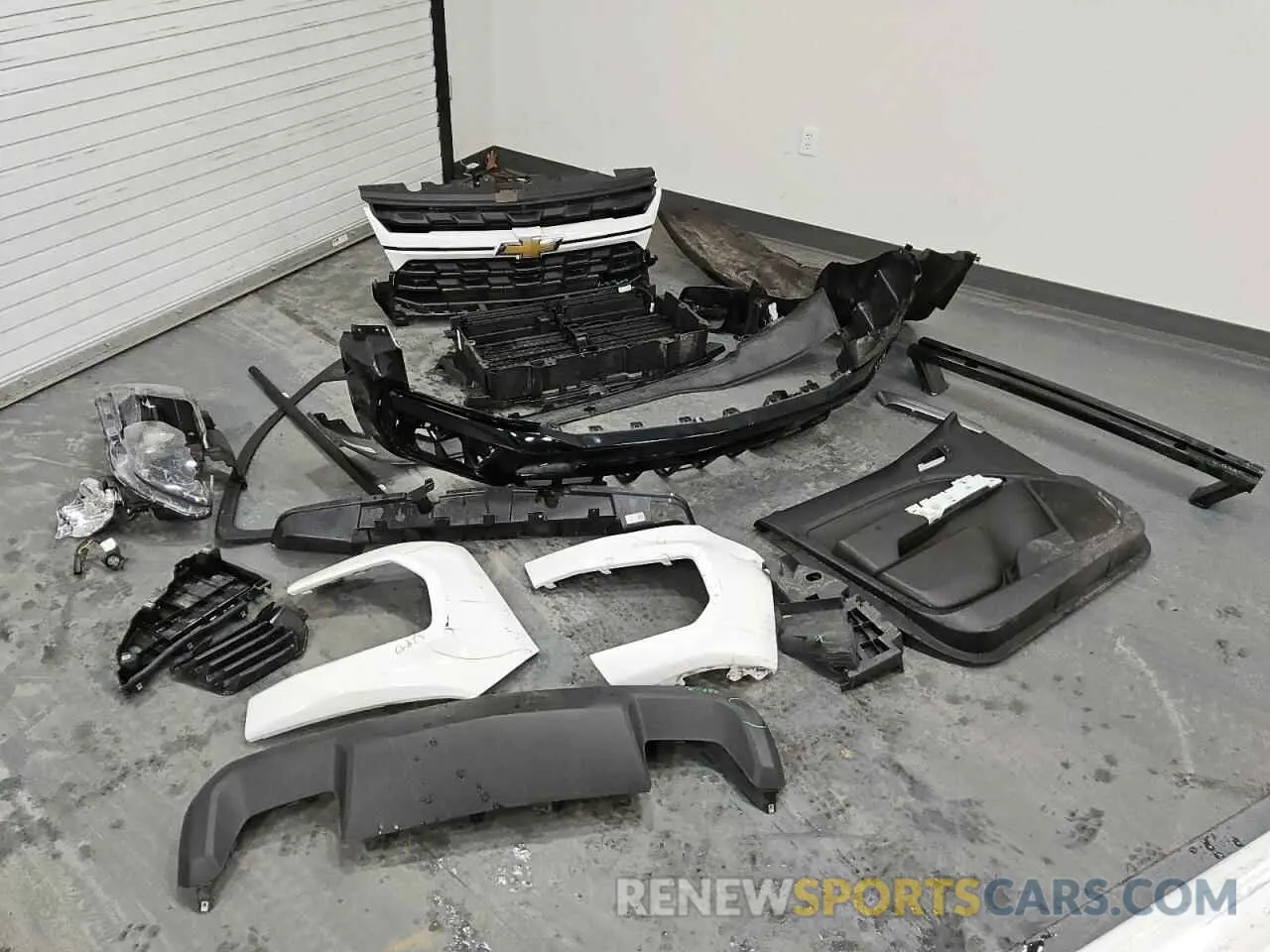 12 Photograph of a damaged car 1GCHSCEA7N1232645 CHEVROLET COLORADO 2022