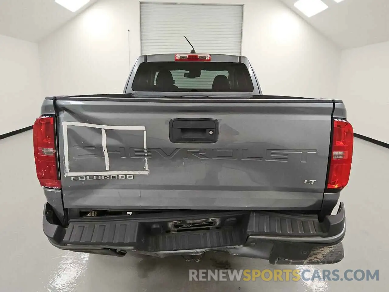 6 Photograph of a damaged car 1GCHSCEA9N1126620 CHEVROLET COLORADO 2022