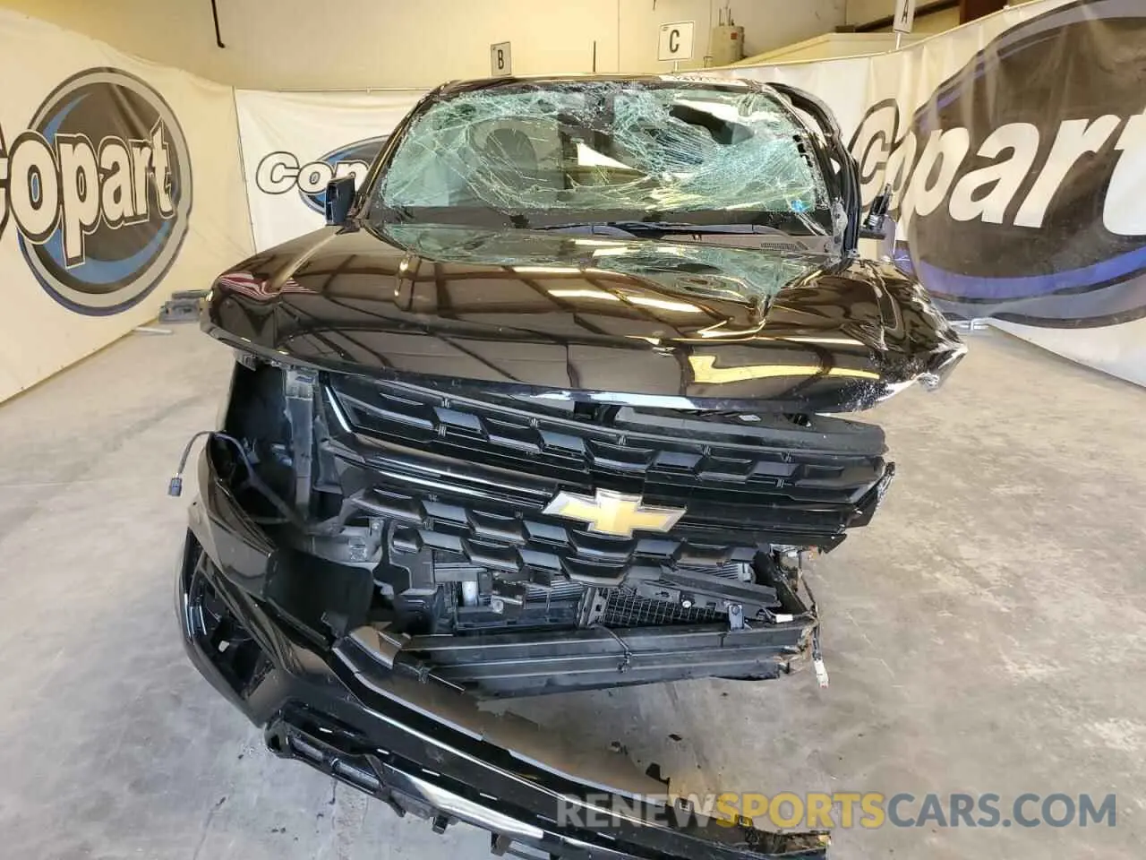 5 Photograph of a damaged car 1GCHSCEA9N1127752 CHEVROLET COLORADO 2022