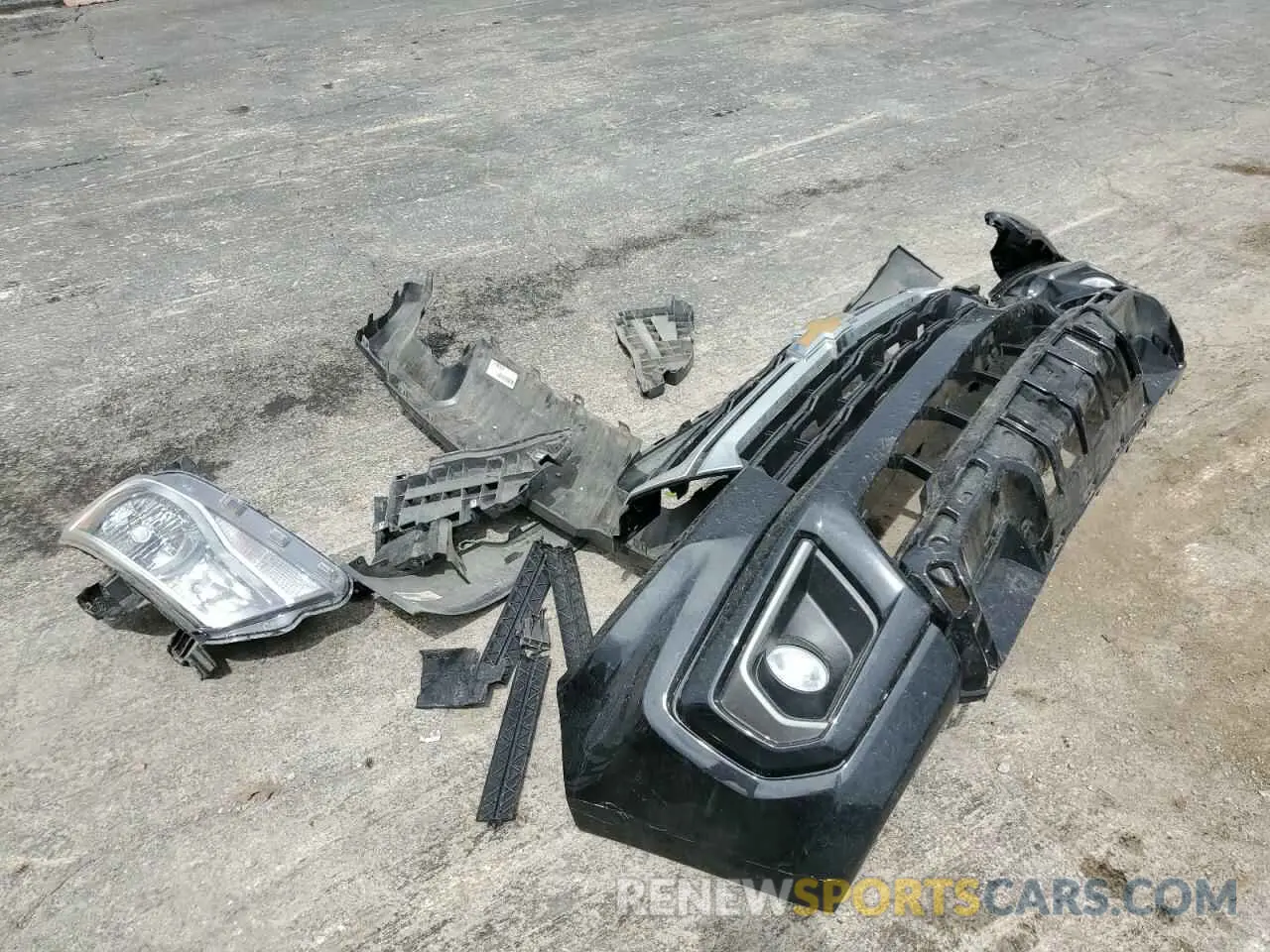 12 Photograph of a damaged car 1GCHSCEAXN1163708 CHEVROLET COLORADO 2022