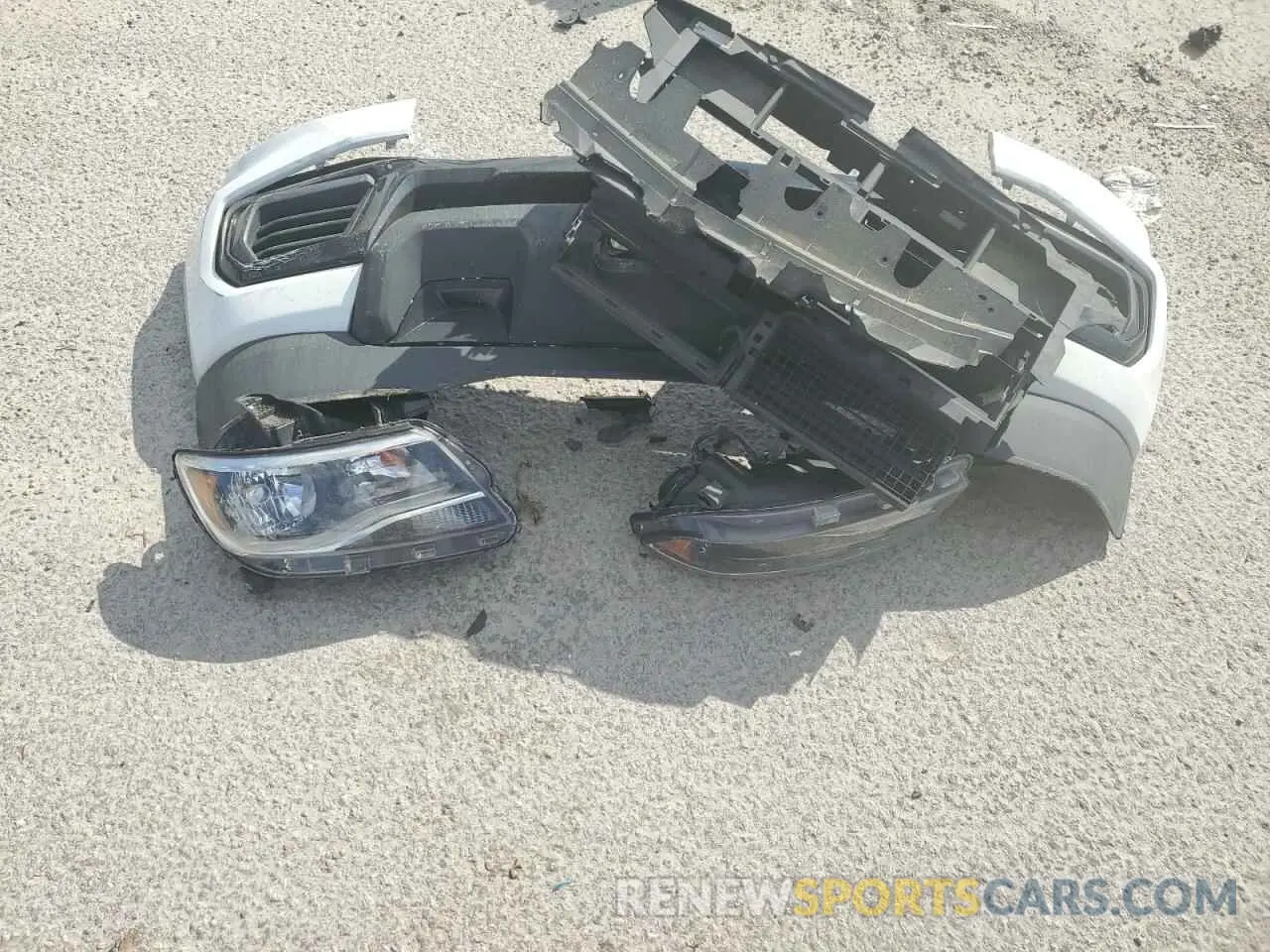 12 Photograph of a damaged car 1GCHSCEN0N1107201 CHEVROLET COLORADO 2022