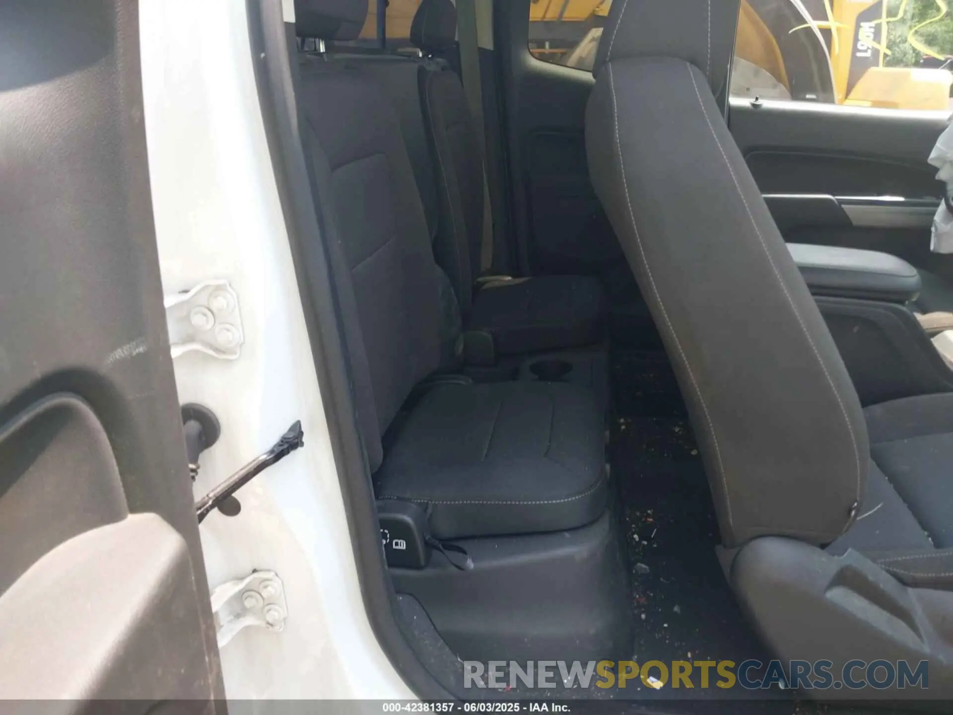 8 Photograph of a damaged car 1GCHSCEN5N1102673 CHEVROLET COLORADO 2022