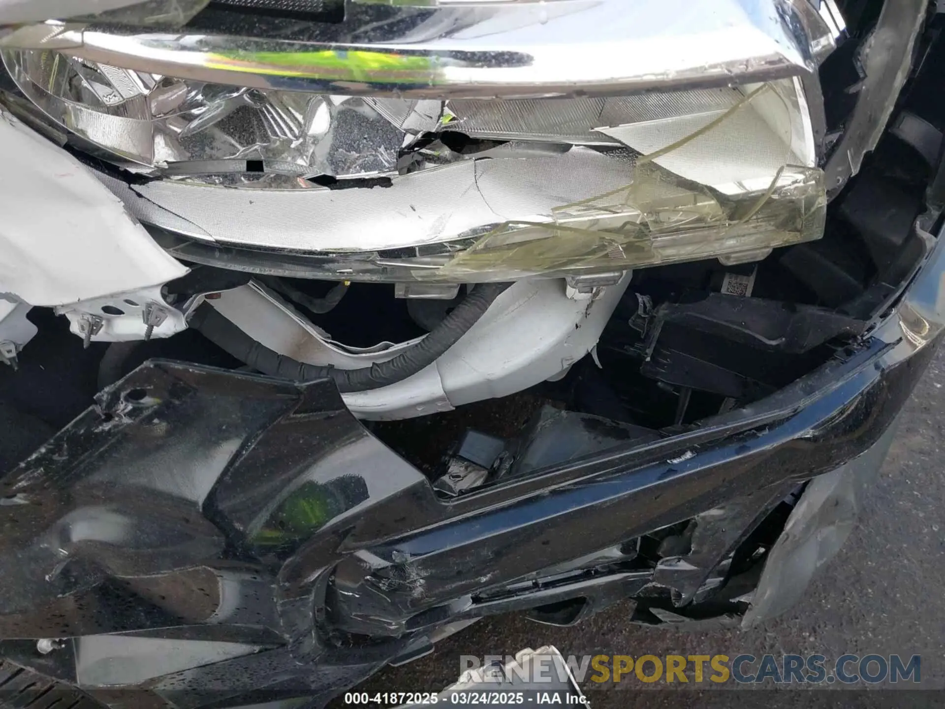 18 Photograph of a damaged car 1GCHSCEN6N1128845 CHEVROLET COLORADO 2022