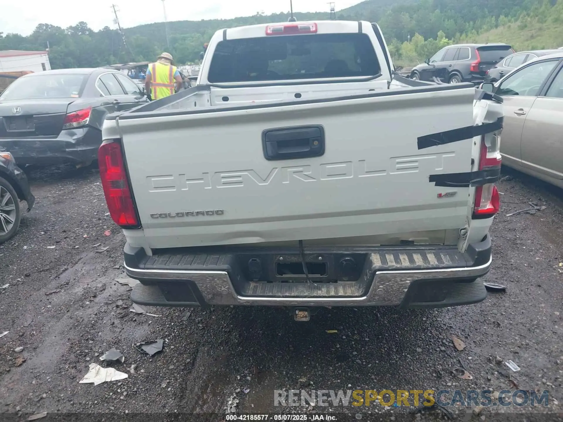 16 Photograph of a damaged car 1GCHTBEN7N1132233 CHEVROLET COLORADO 2022