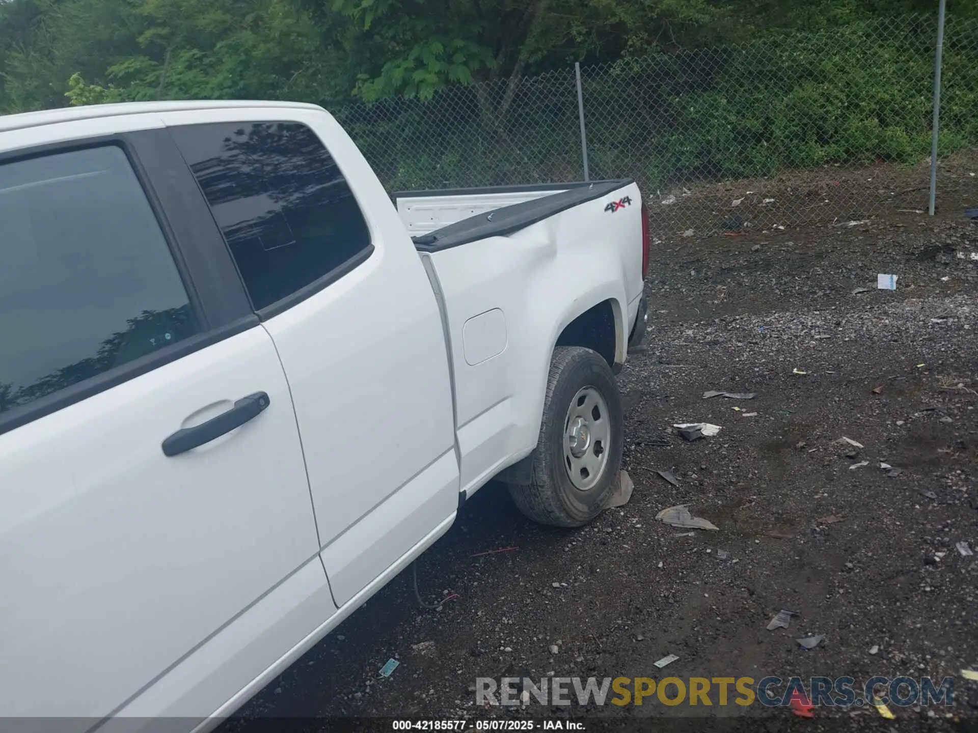18 Photograph of a damaged car 1GCHTBEN7N1132233 CHEVROLET COLORADO 2022